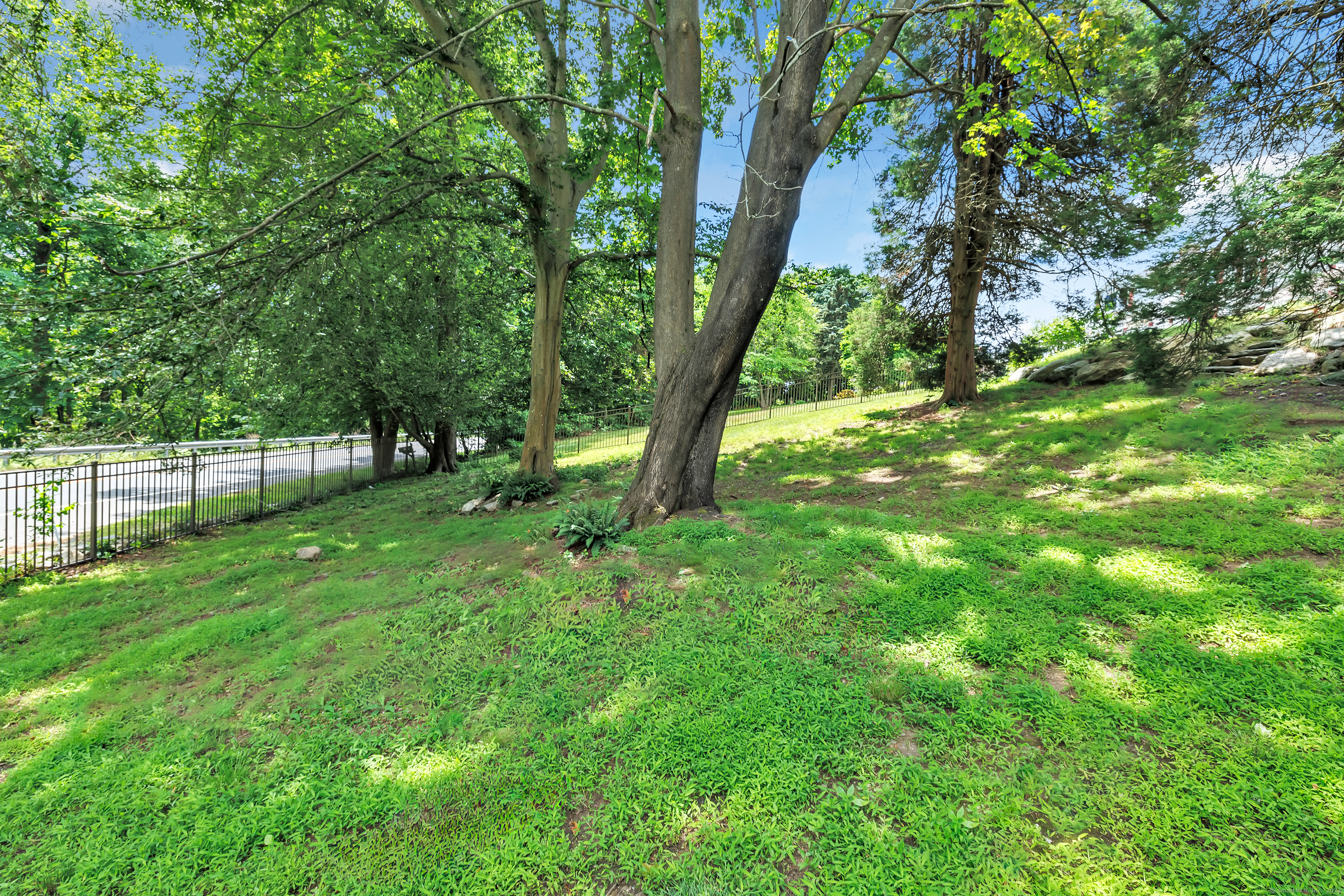 375 Edgefield Avenue