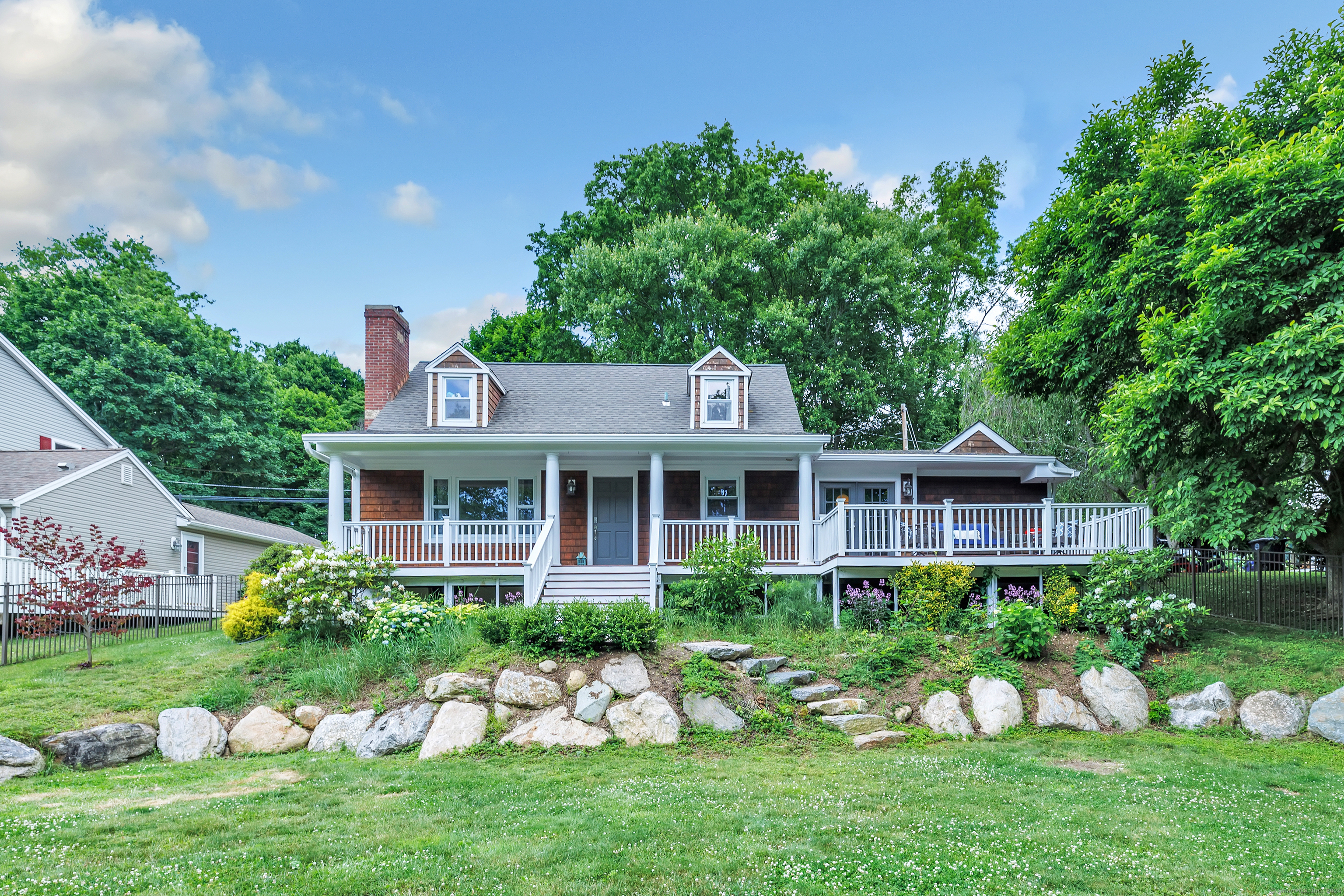 375 Edgefield Avenue