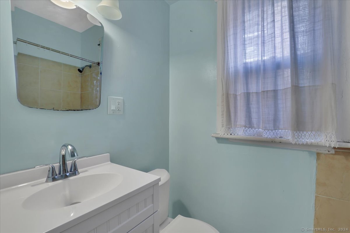 3-1/2 Lester Street