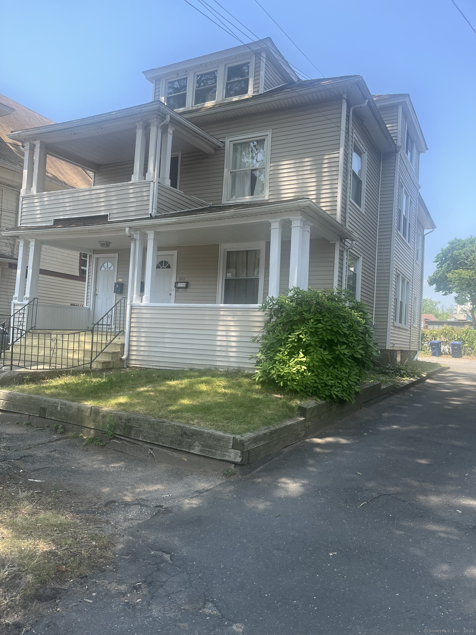 692 MAPLEWOOD Avenue