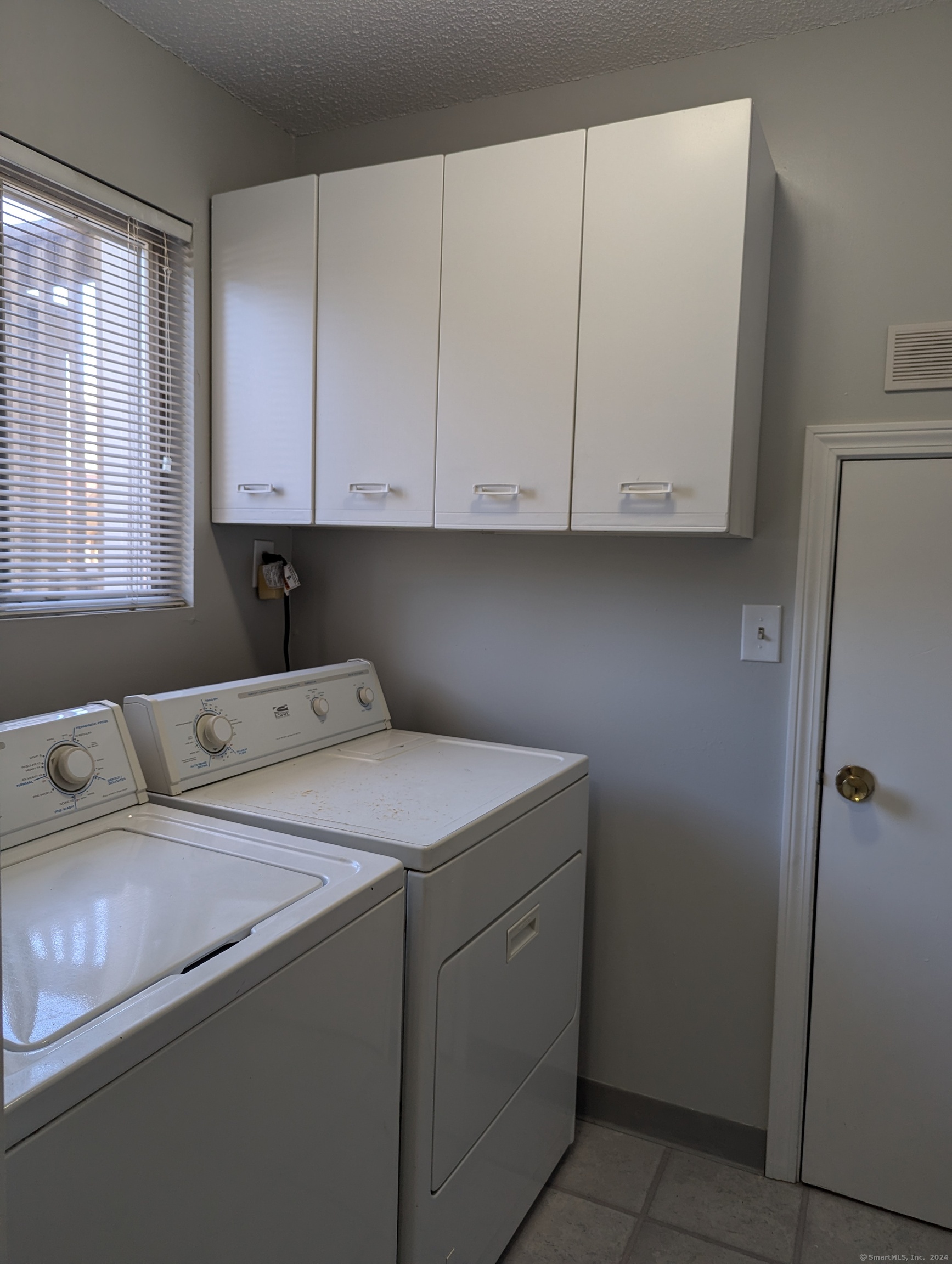 392 Elm Street APT E1