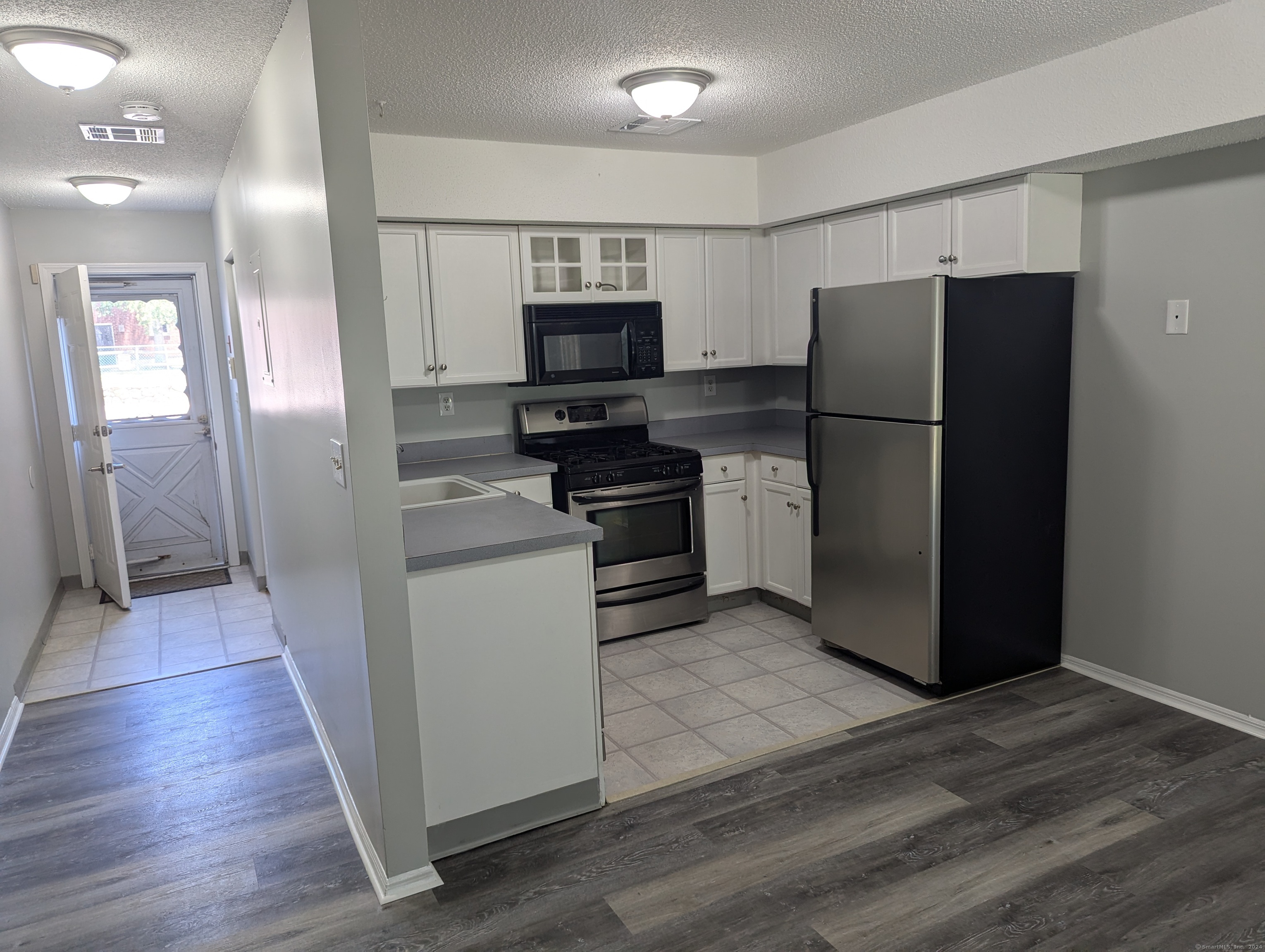 392 Elm Street APT E1