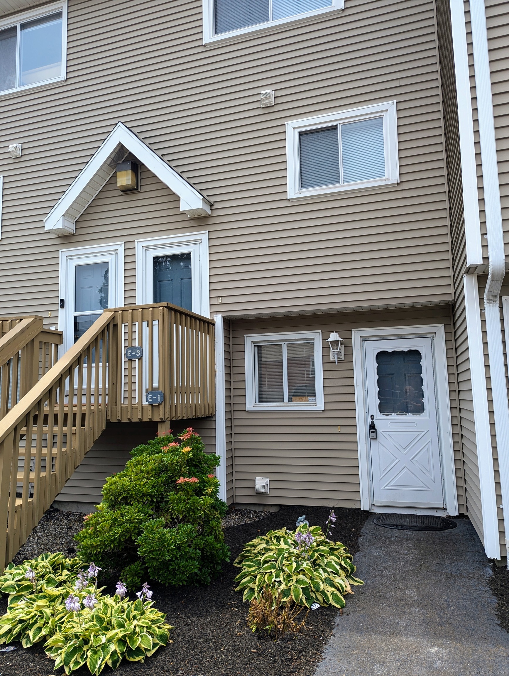 392 Elm Street APT E1