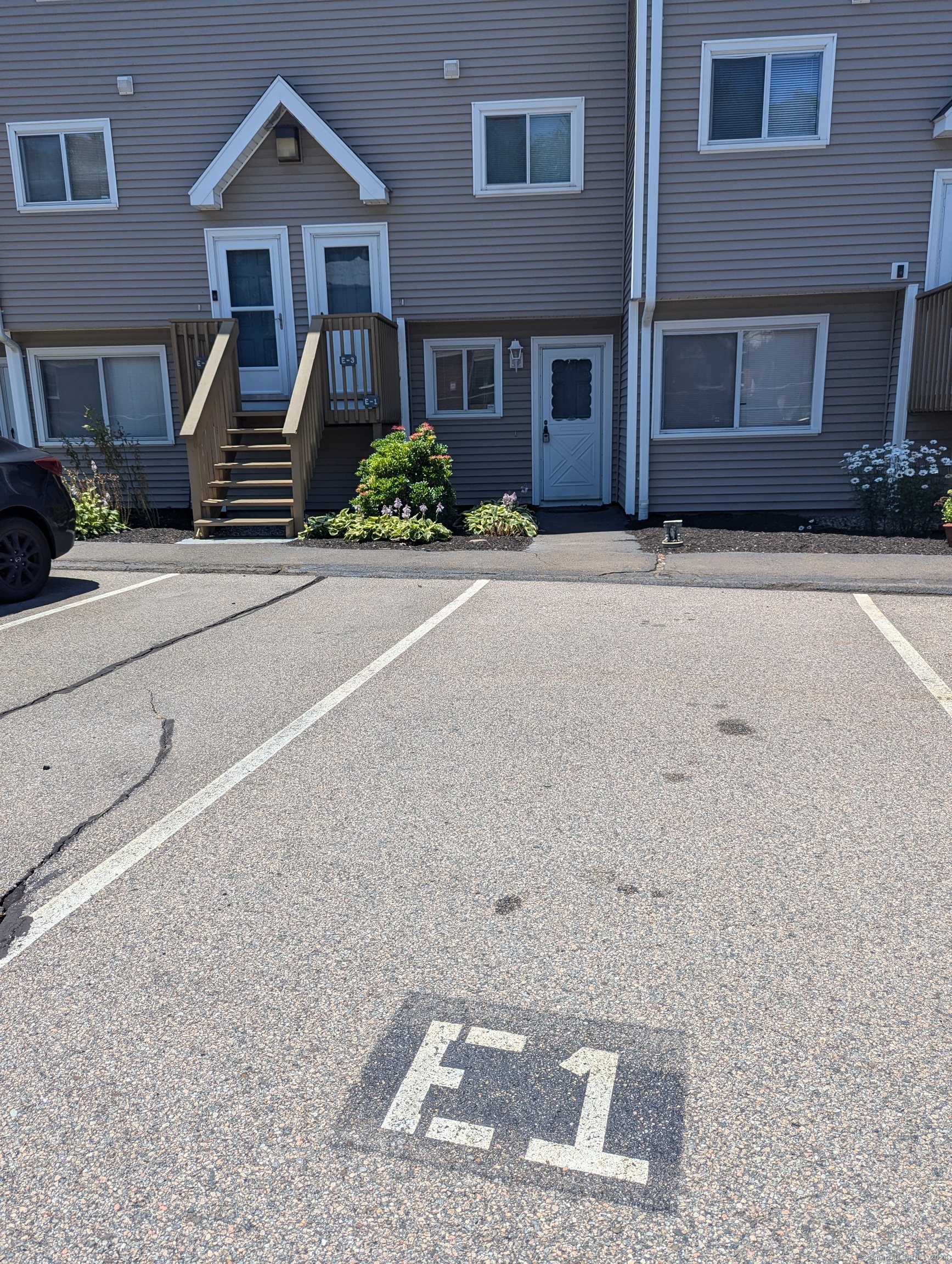 392 Elm Street APT E1