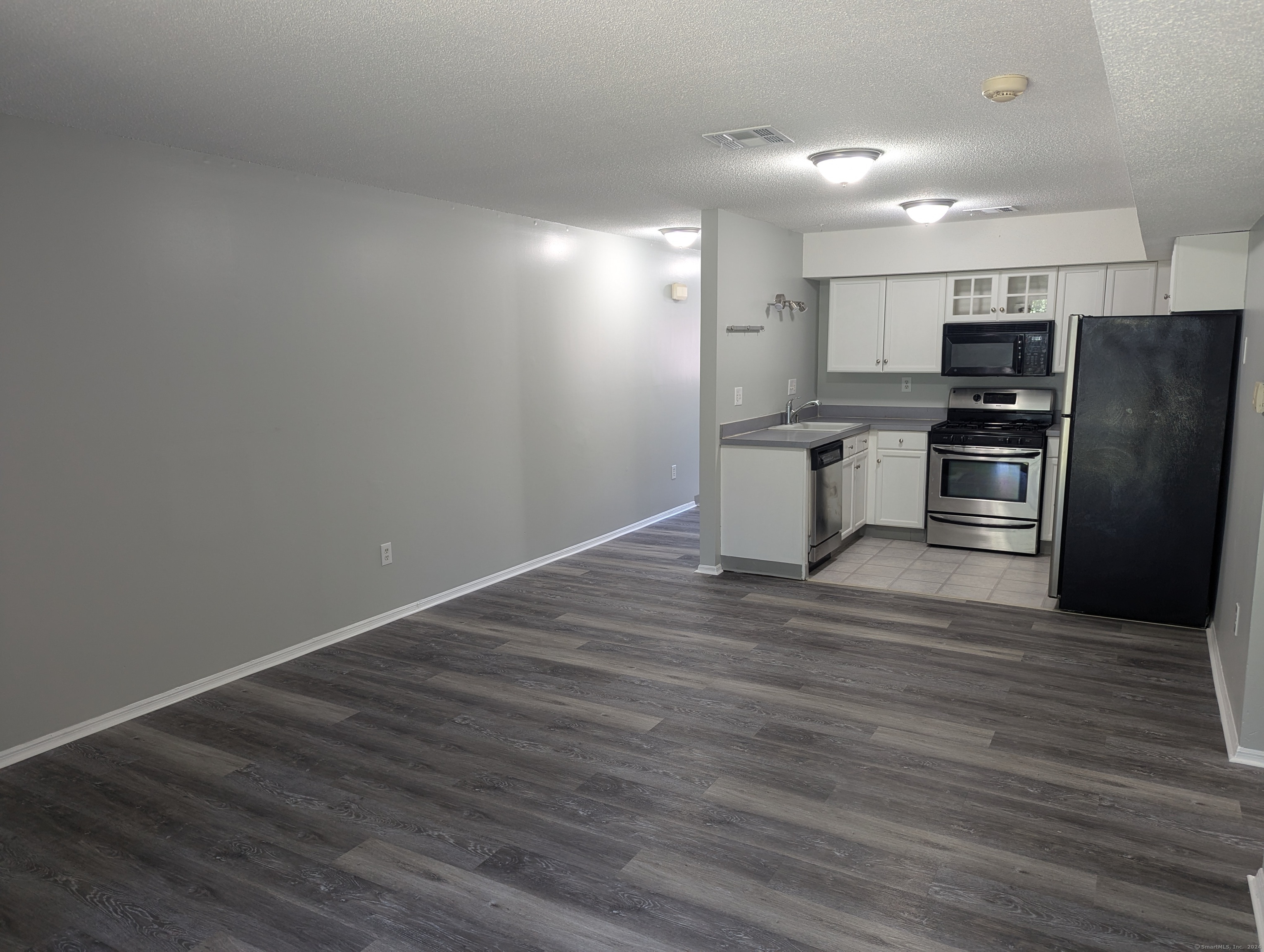 392 Elm Street APT E1