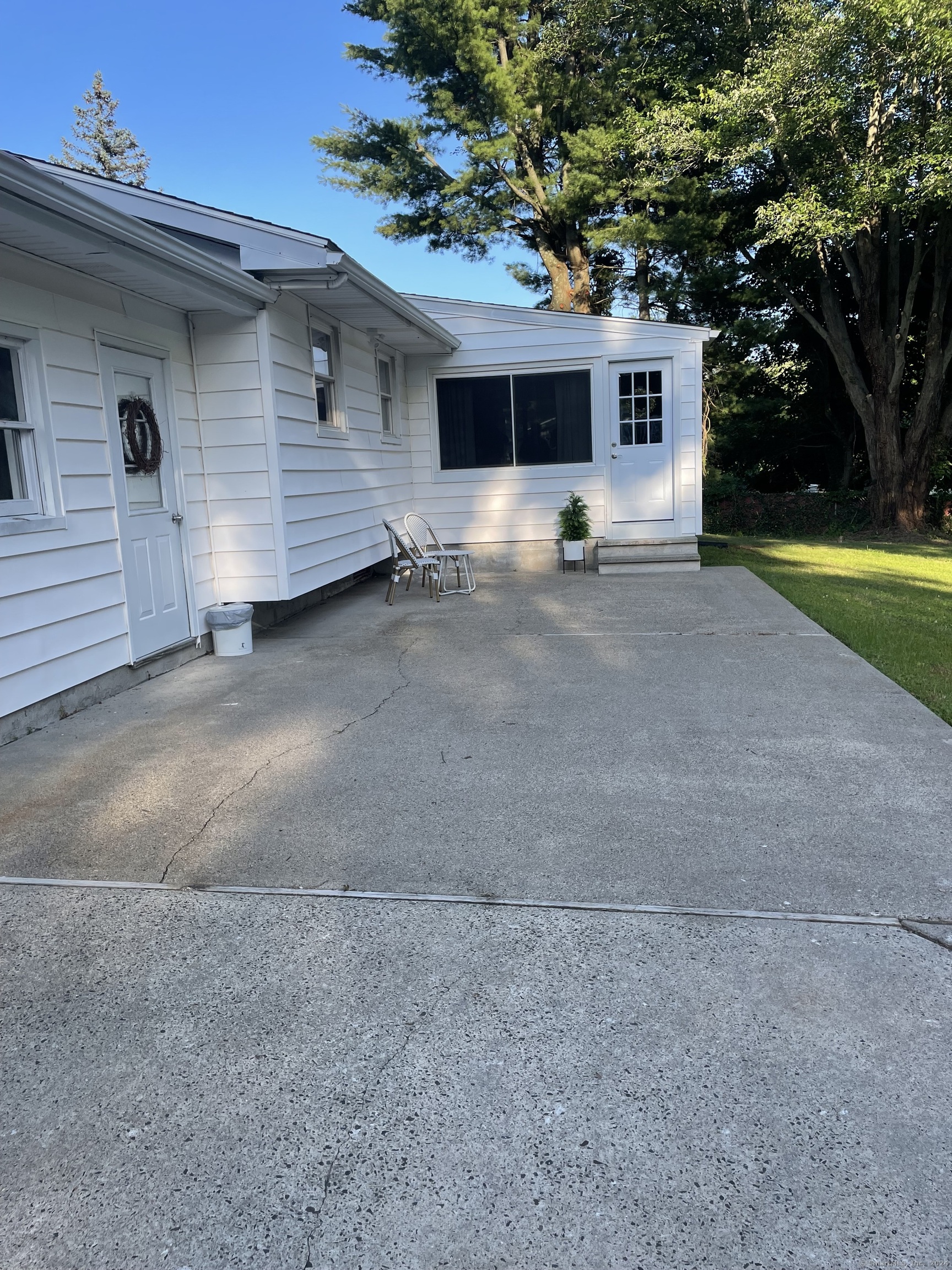 325 Pond Point Avenue