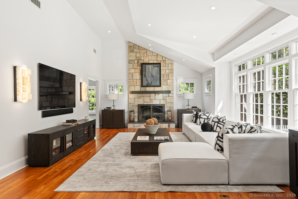 28 Pequot Trail