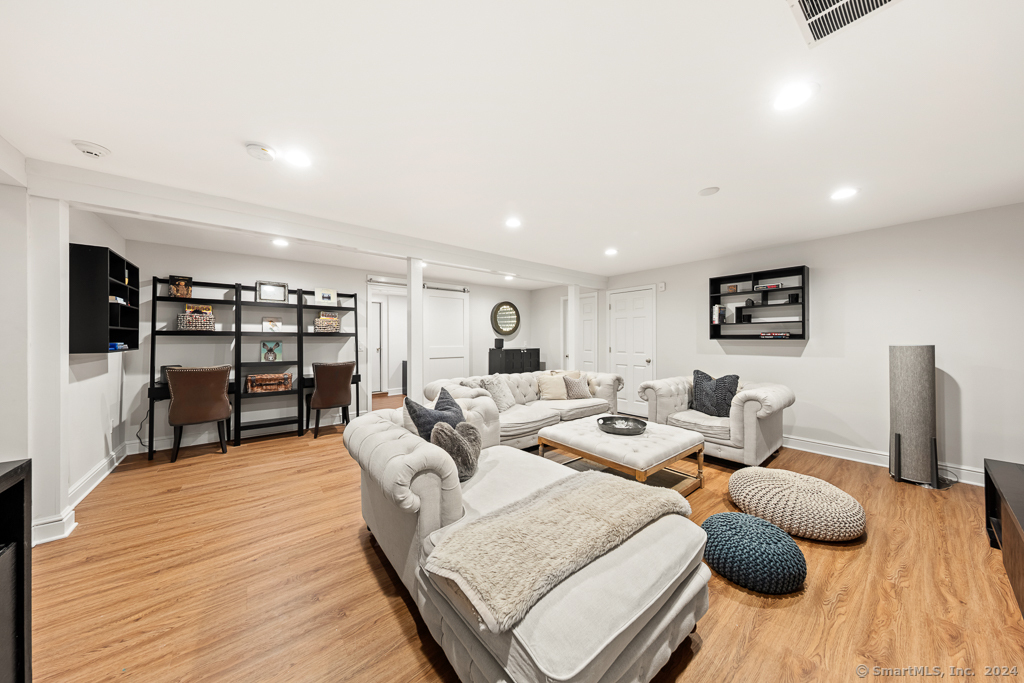 28 Pequot Trail