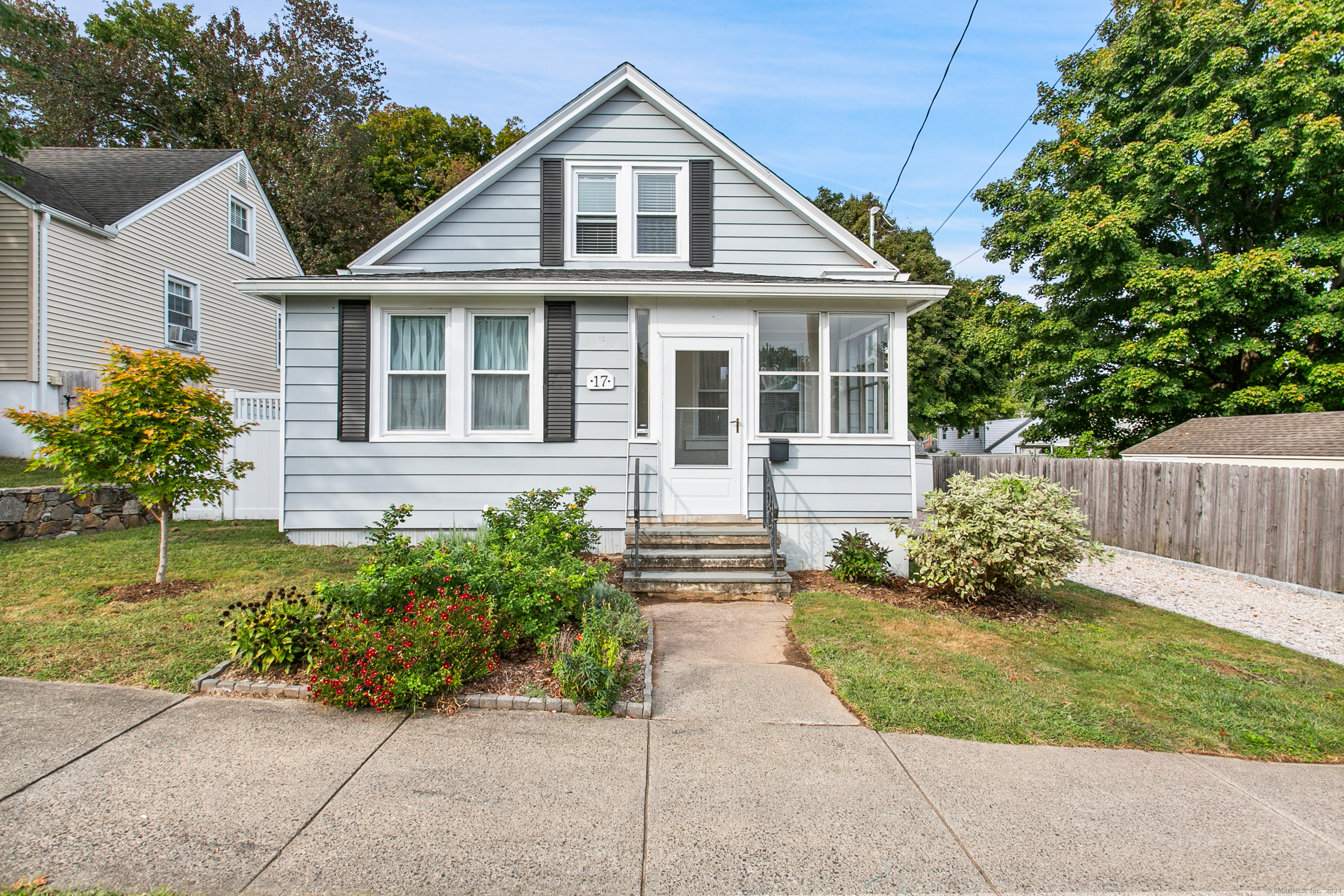 17 Cove Street