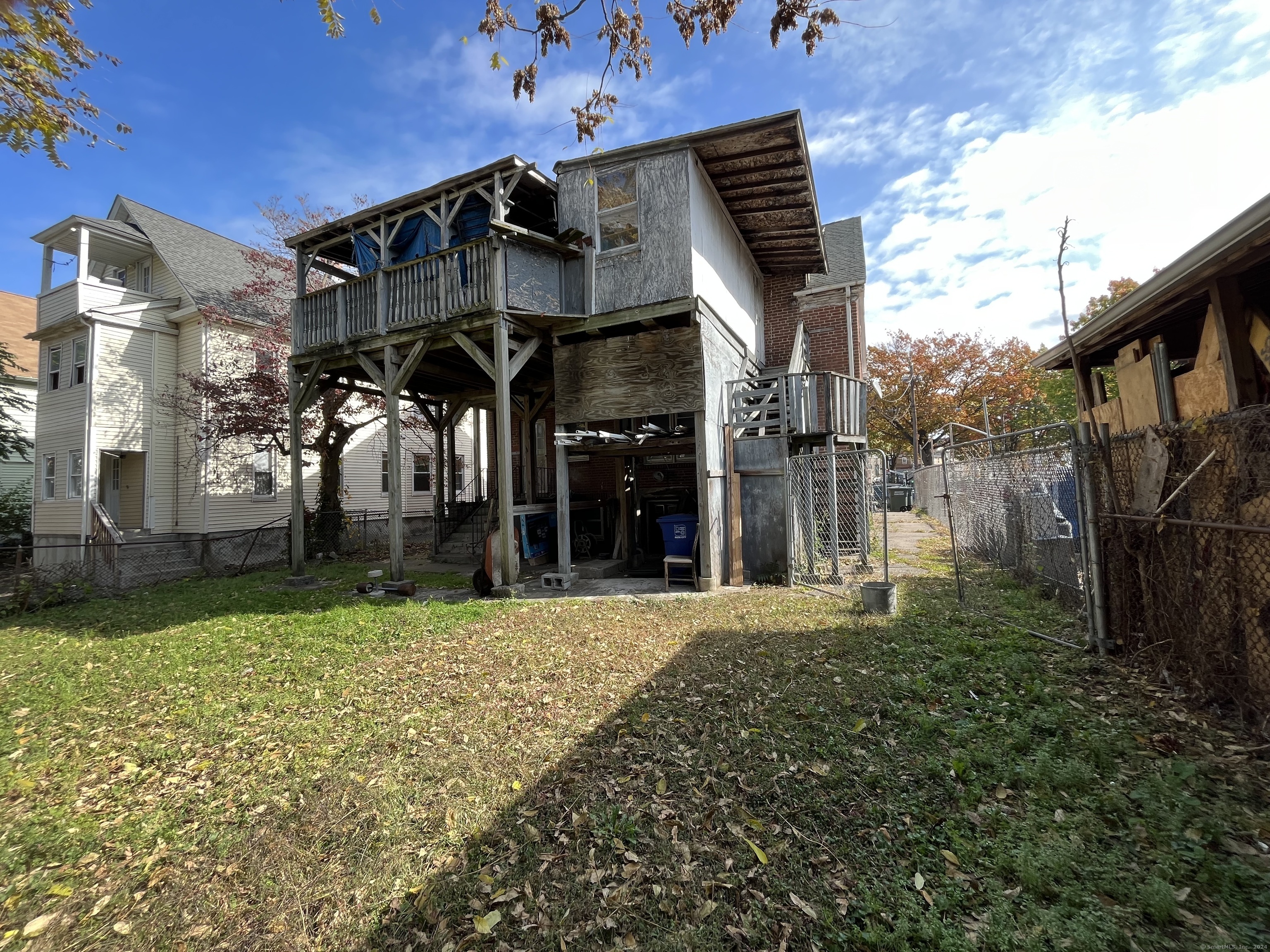 253 Linen Avenue