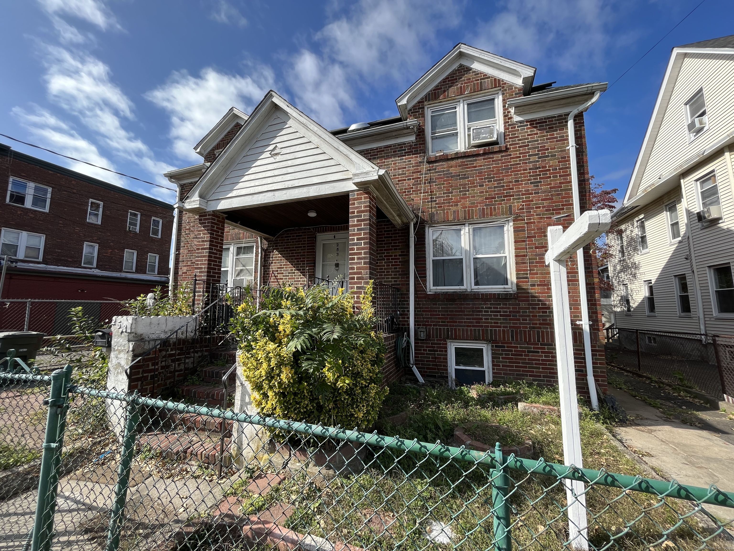 253 Linen Avenue