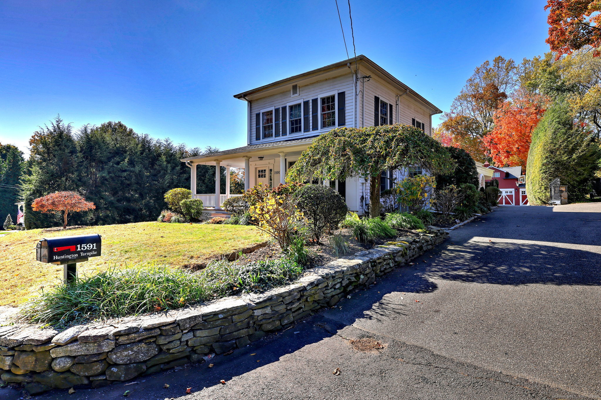 1591 Huntington Turnpike