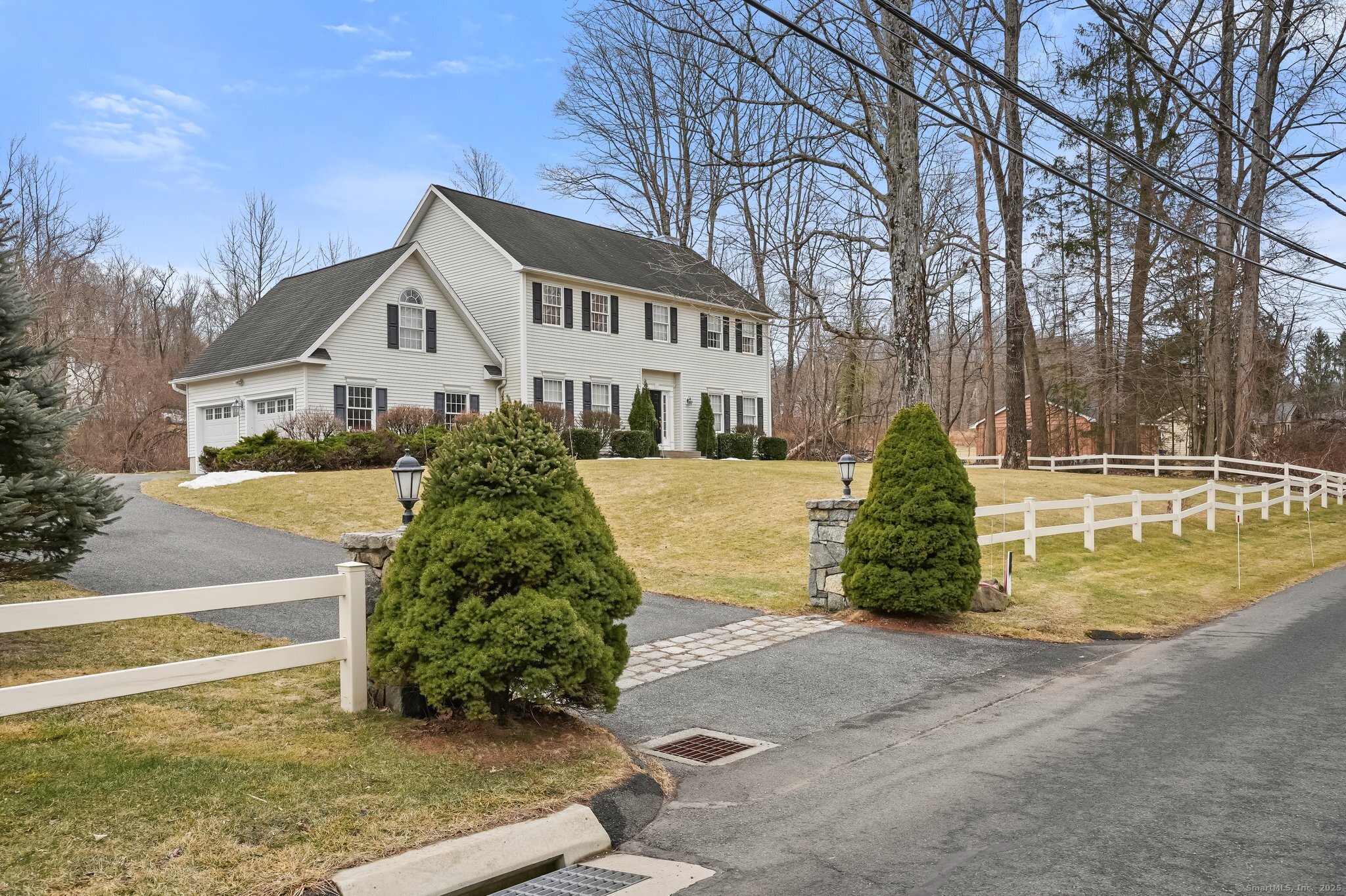 4 Middle River Road