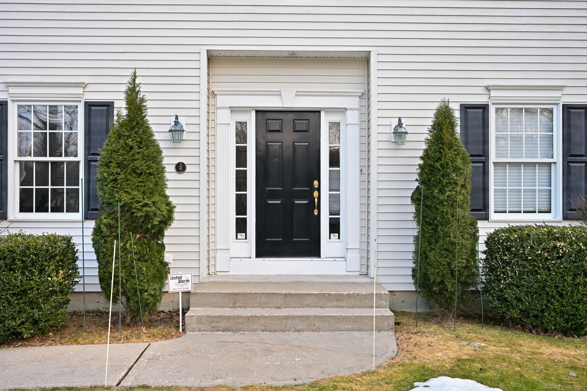 4 Middle River Road