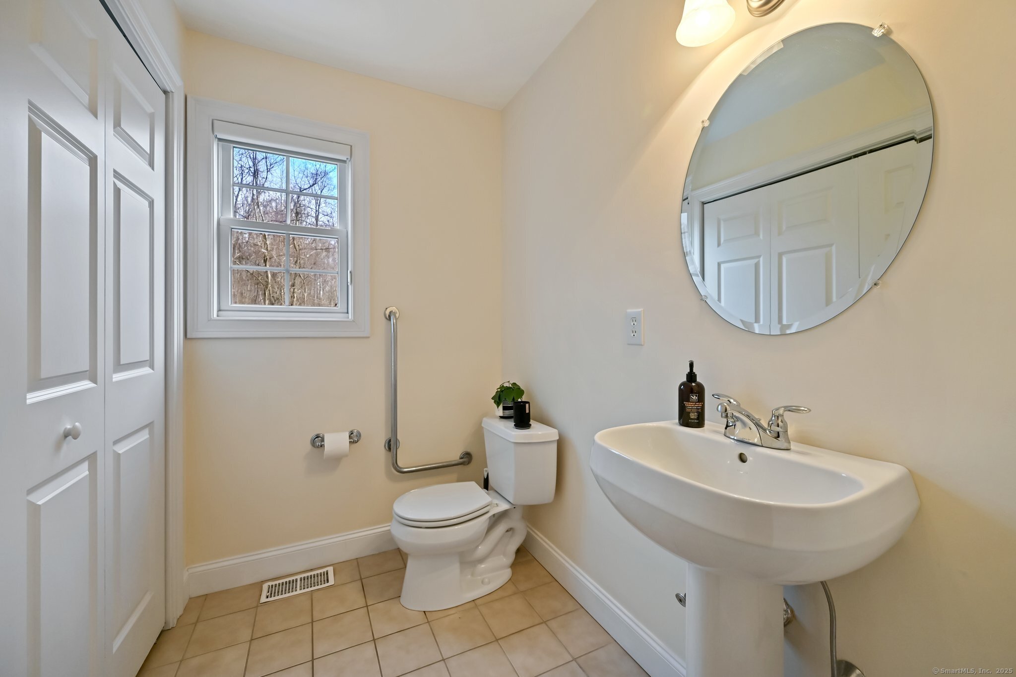 4 Middle River Road