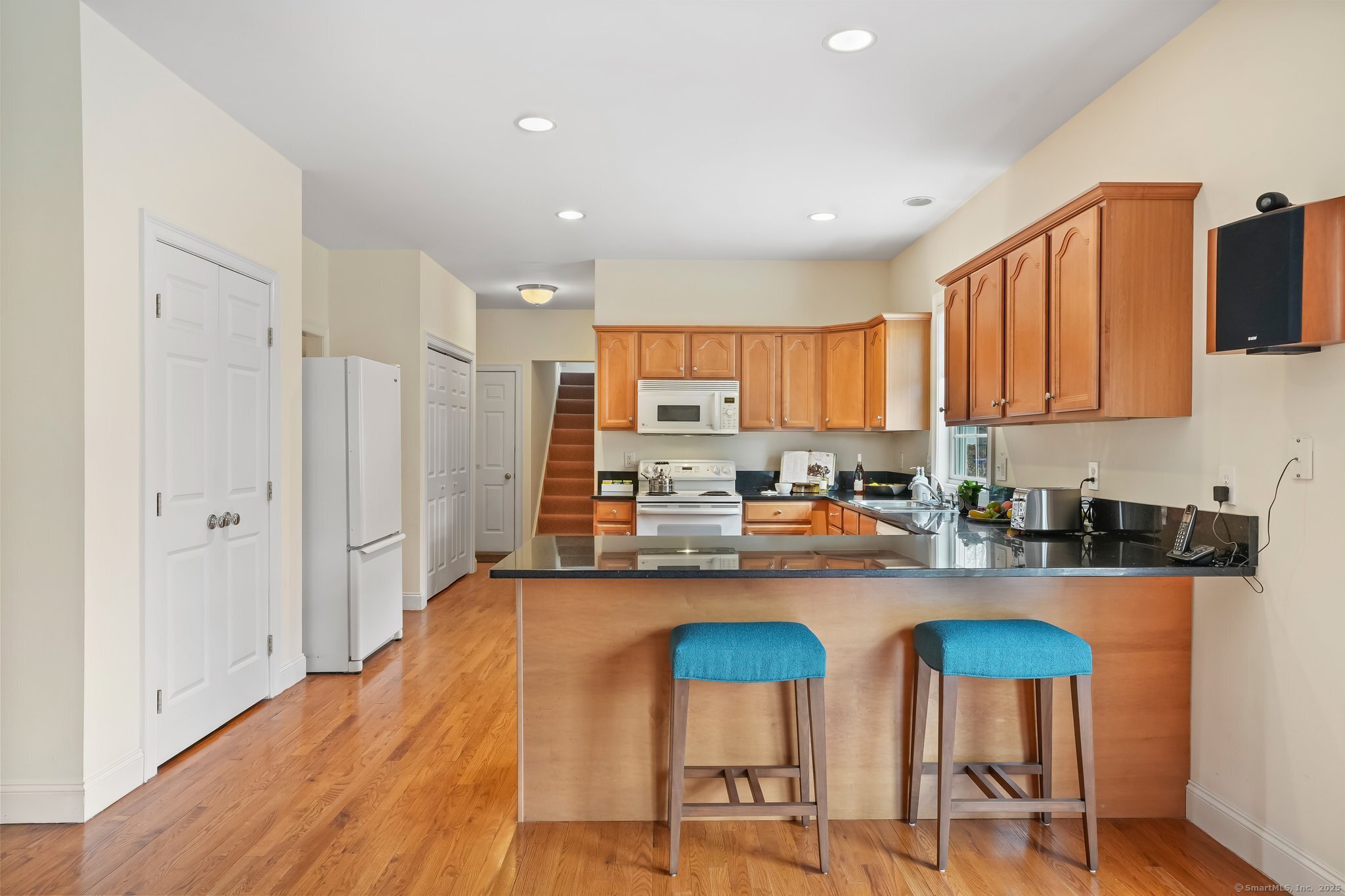 4 Middle River Road