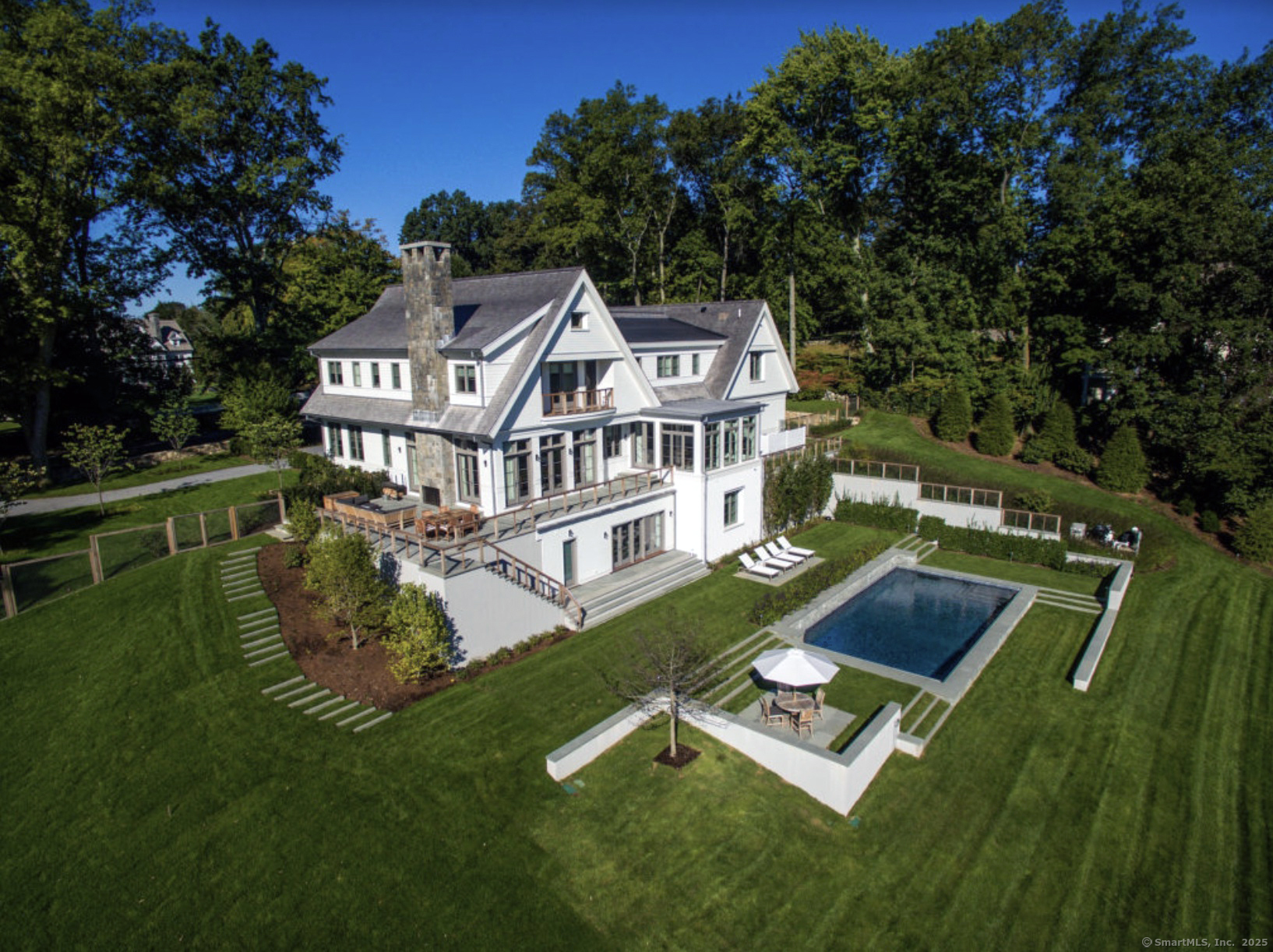 11 Manitou Court