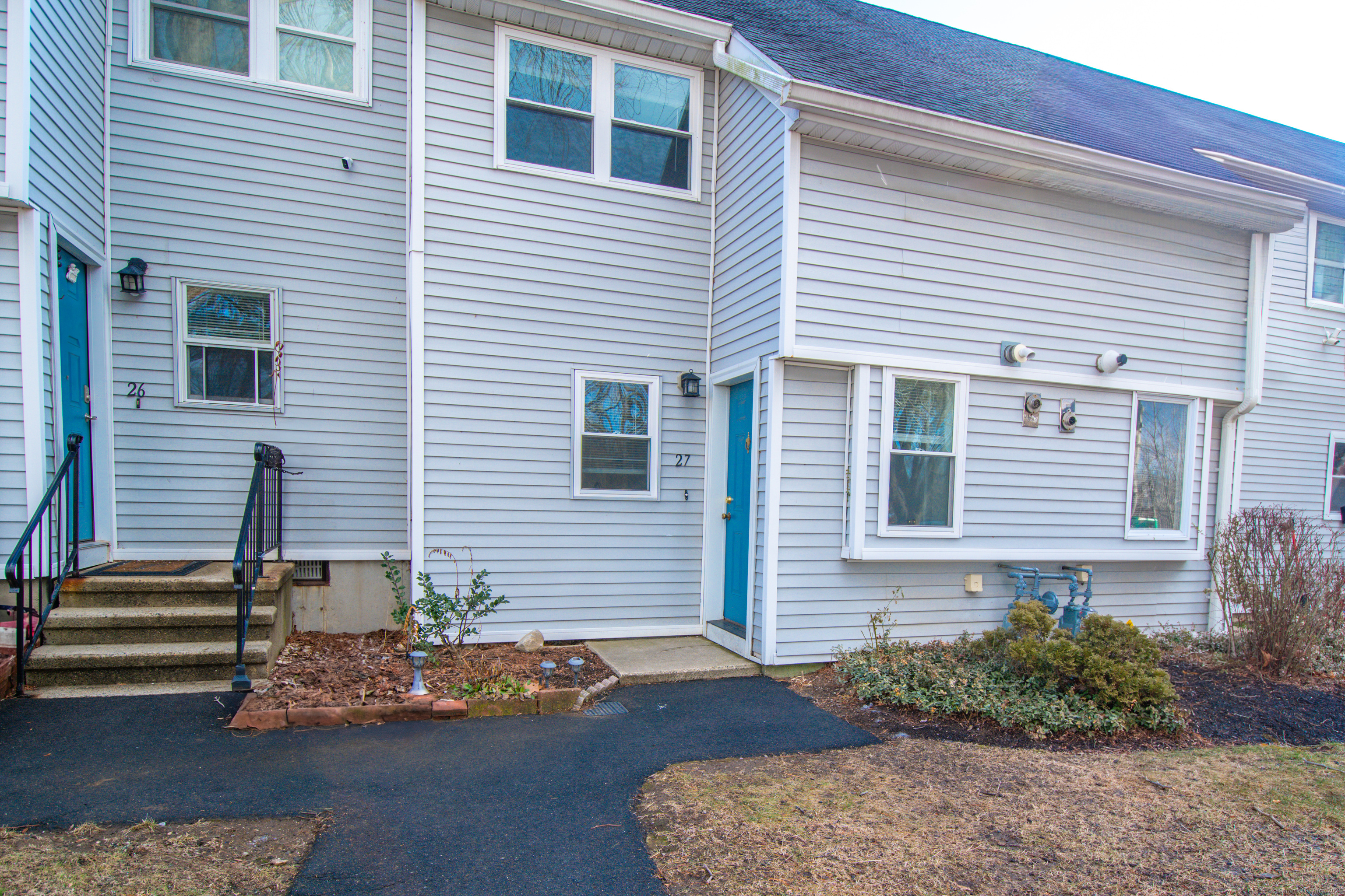 28 Third Street 27