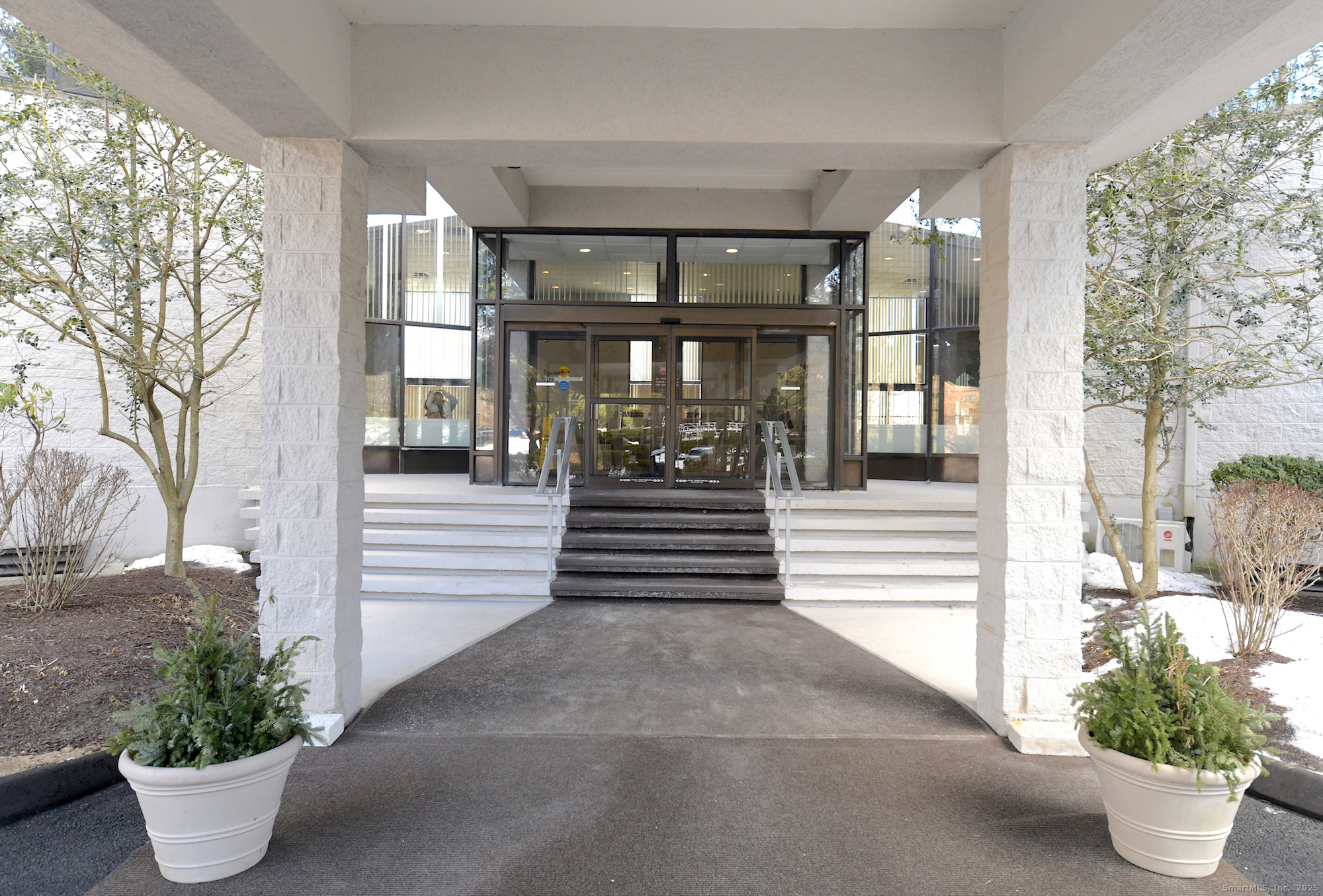 3200 Park Avenue 11B1