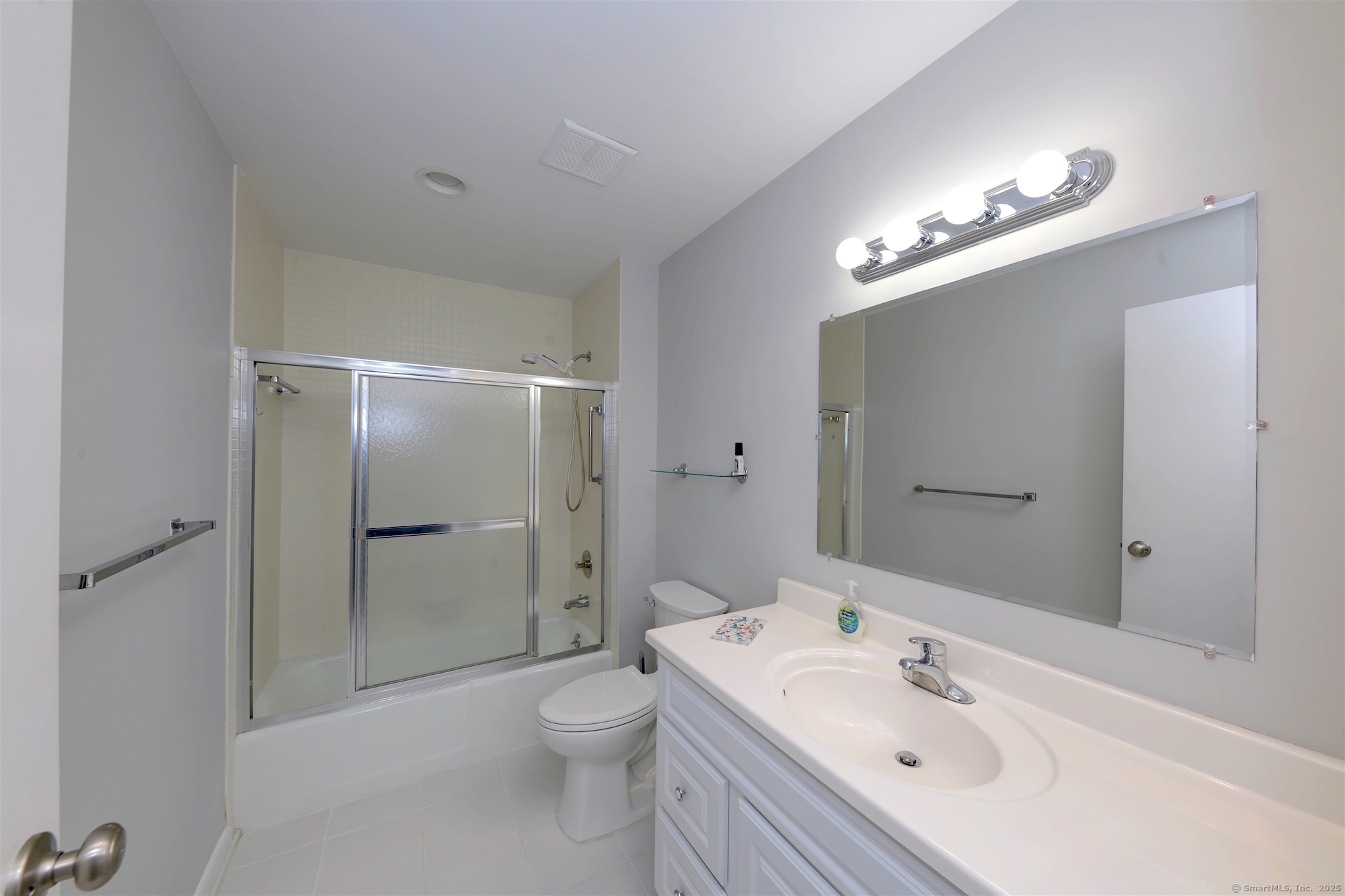 3200 Park Avenue 11B1