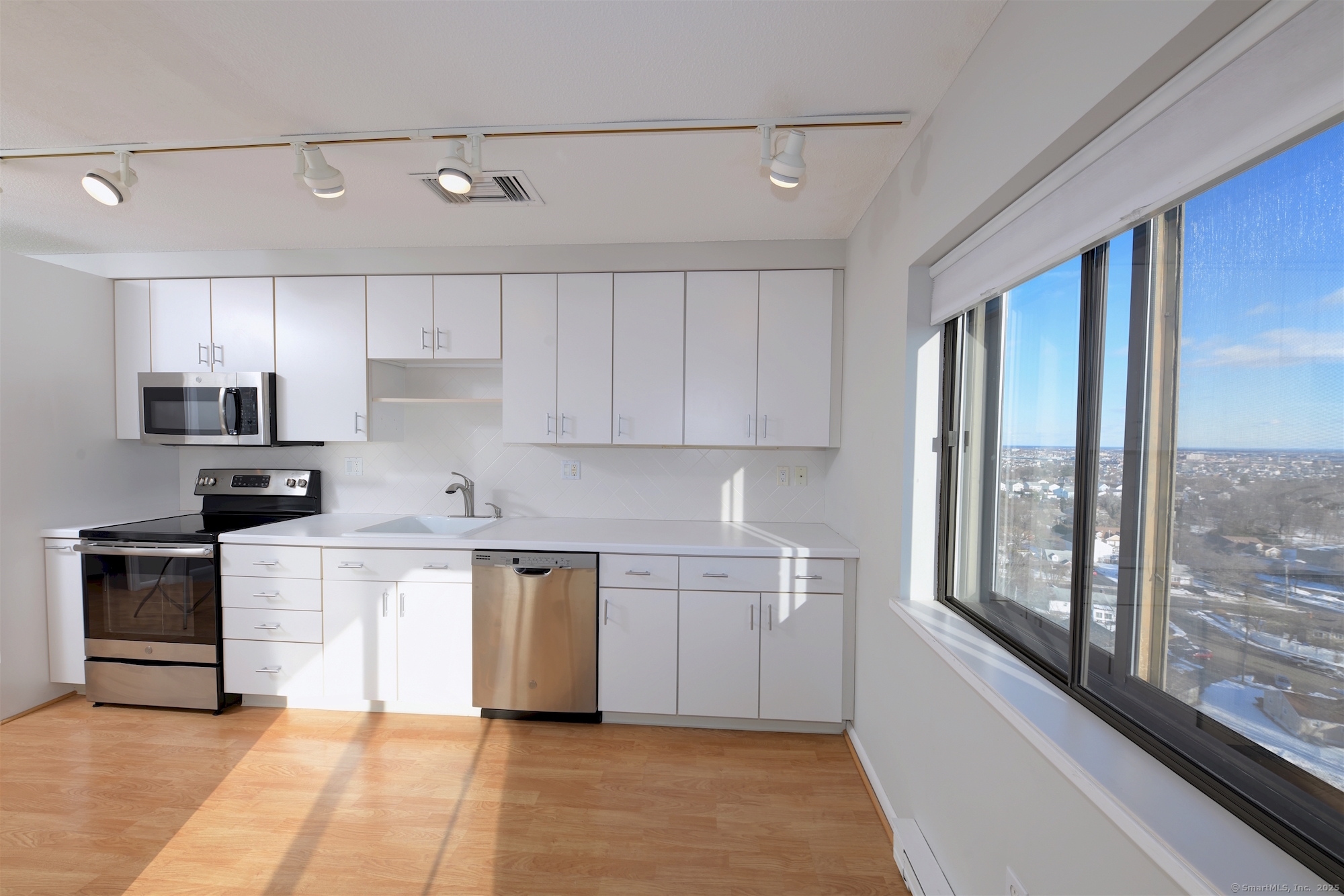 3200 Park Avenue 11B1