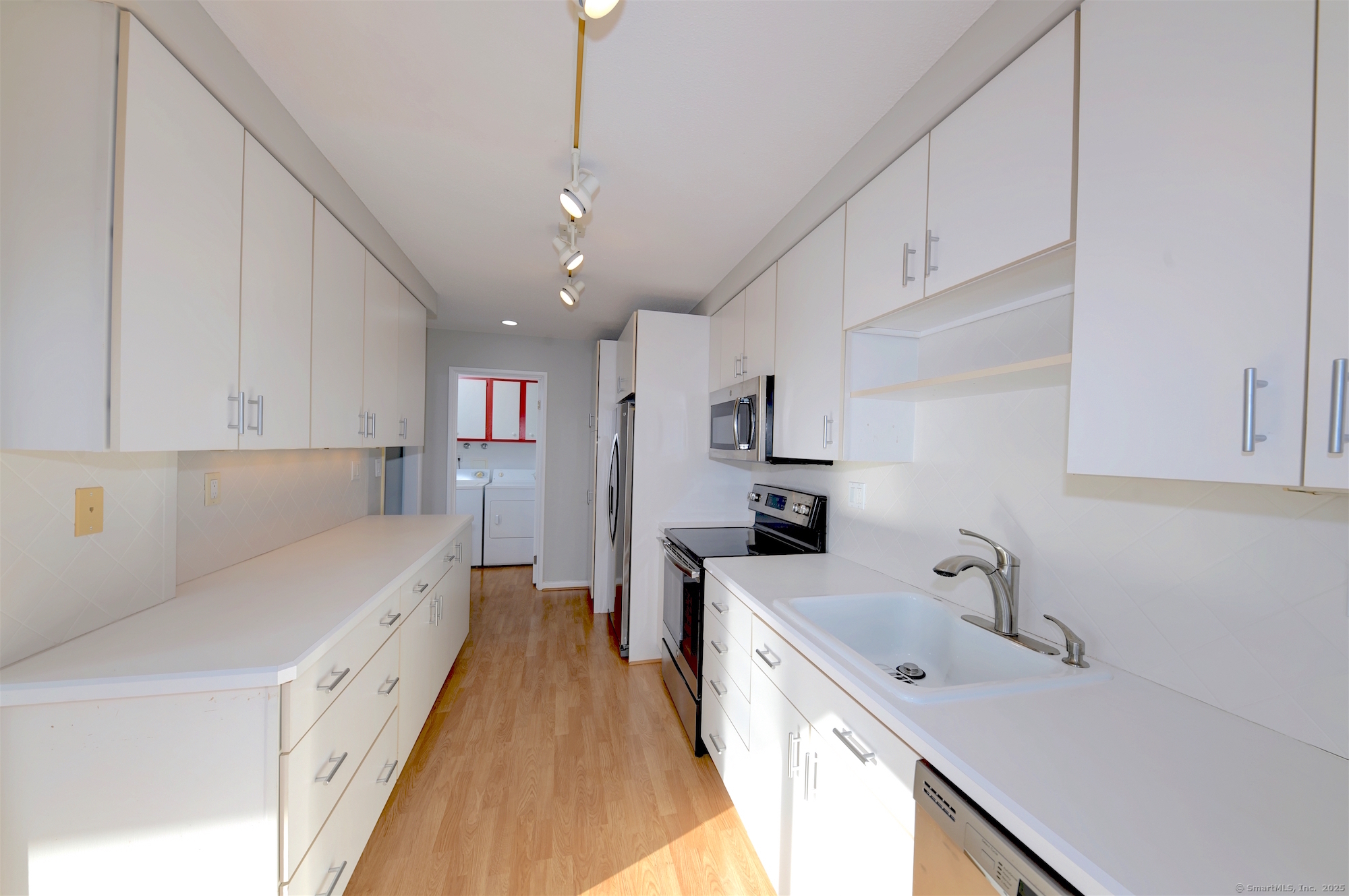 3200 Park Avenue 11B1