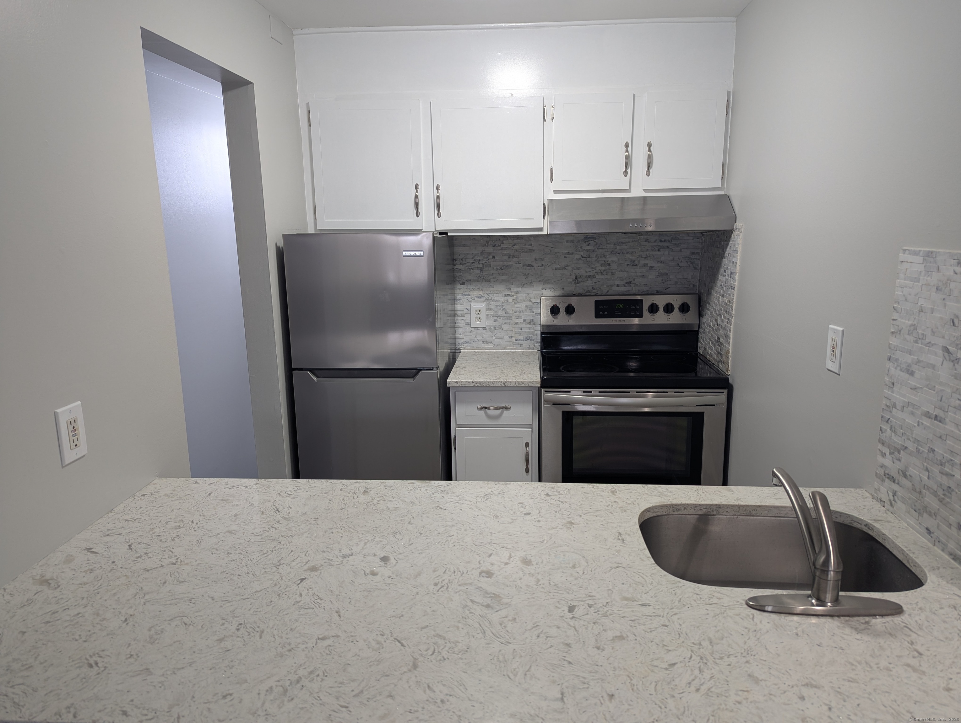 25 Ellsworth Street 24