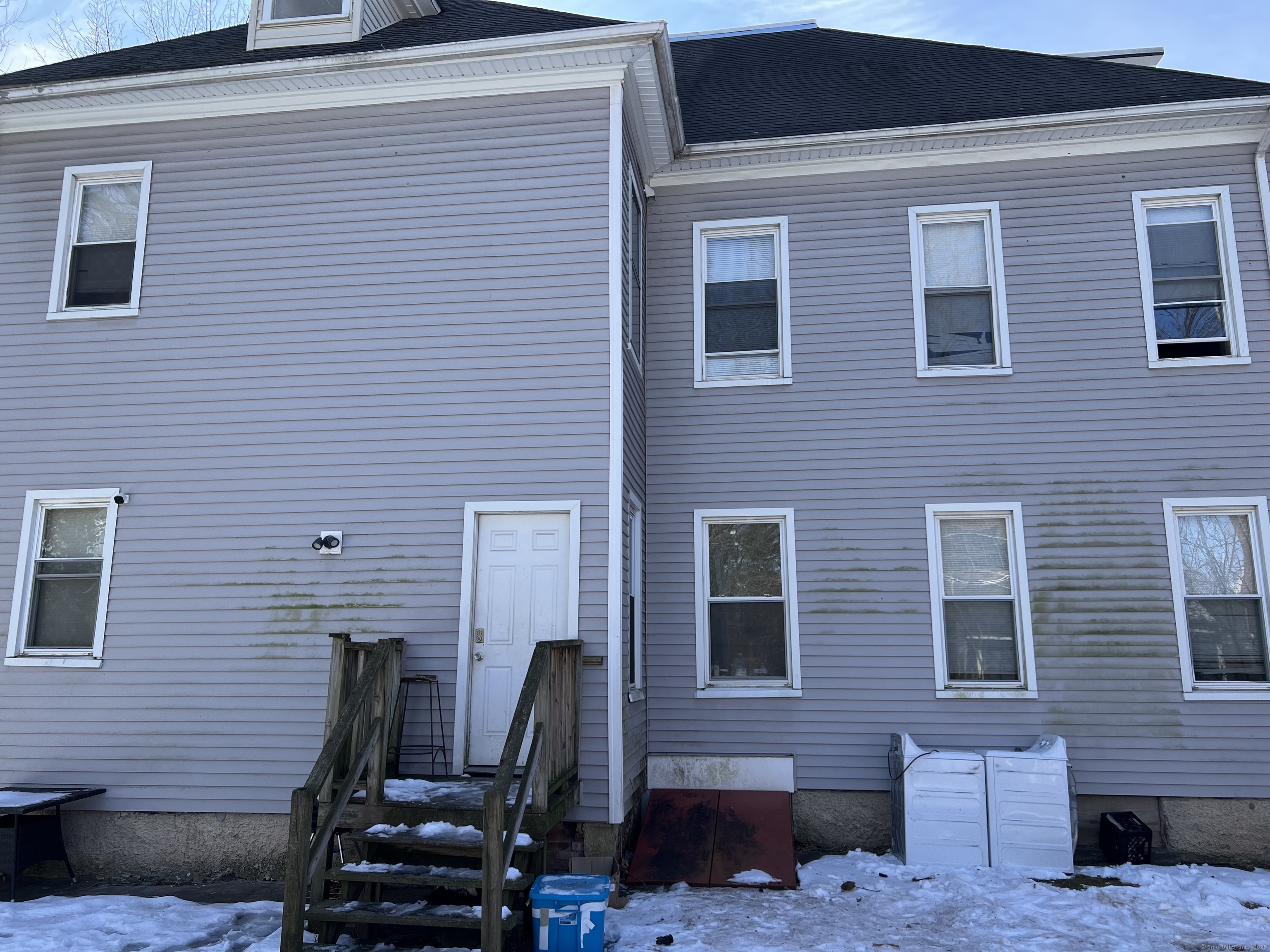 1605 Chapel Street