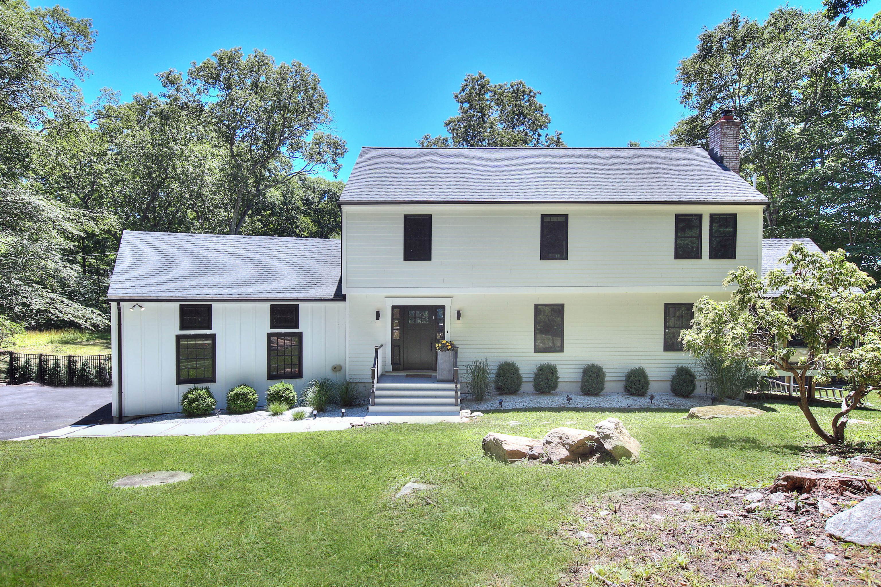 1 Ravenwood Drive