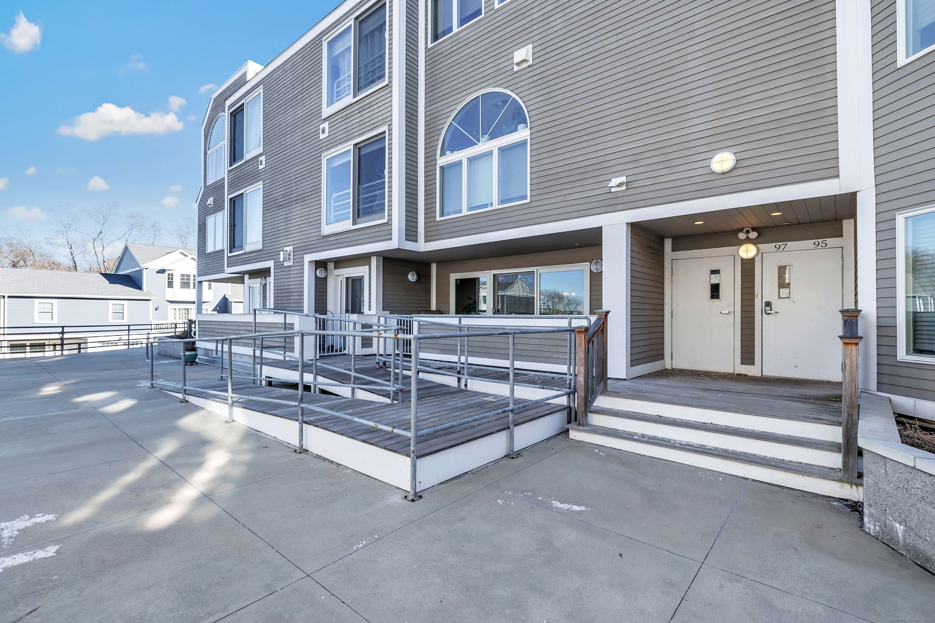97 Harbour Close 97
