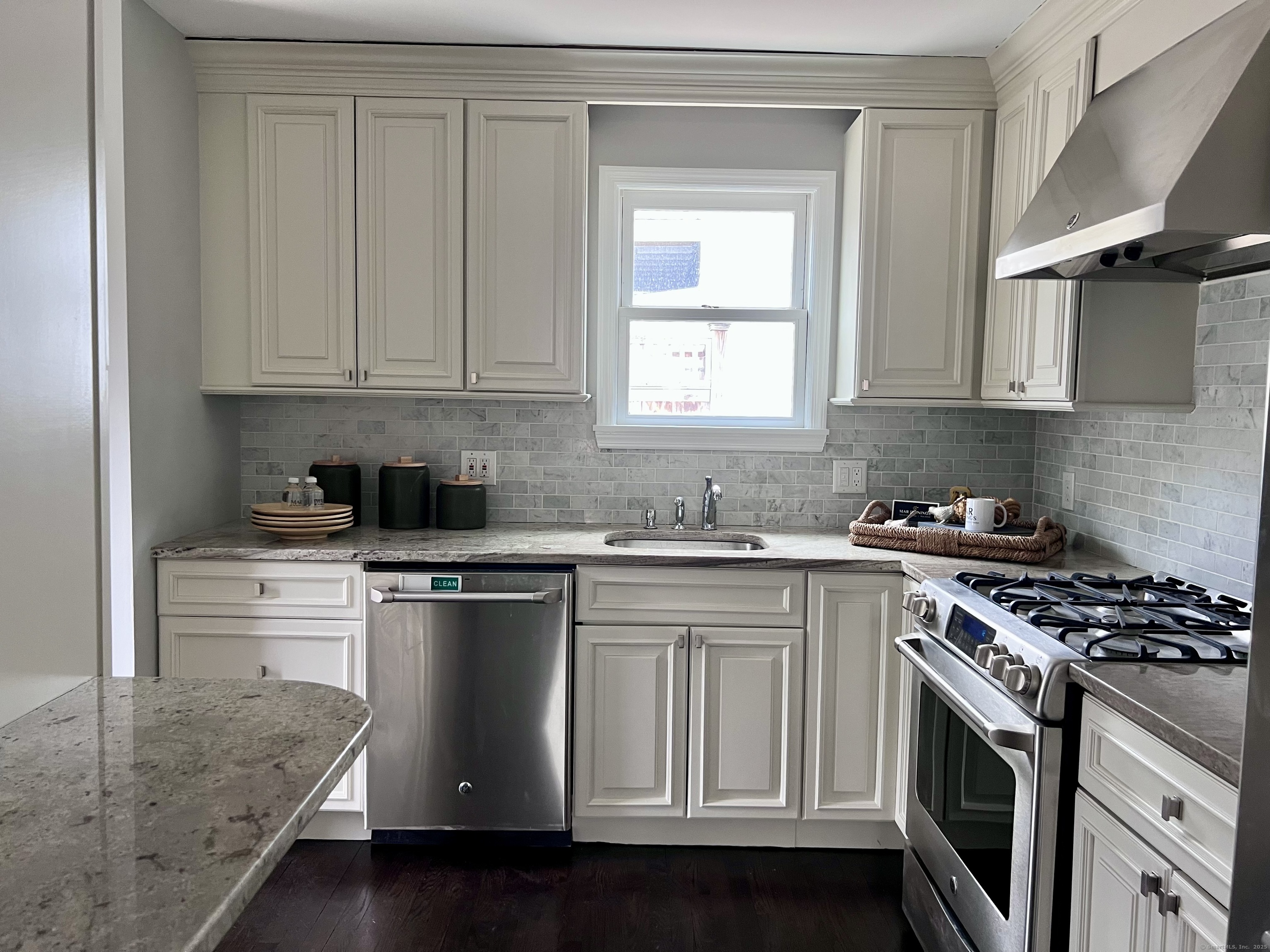 27 Richmondville Avenue