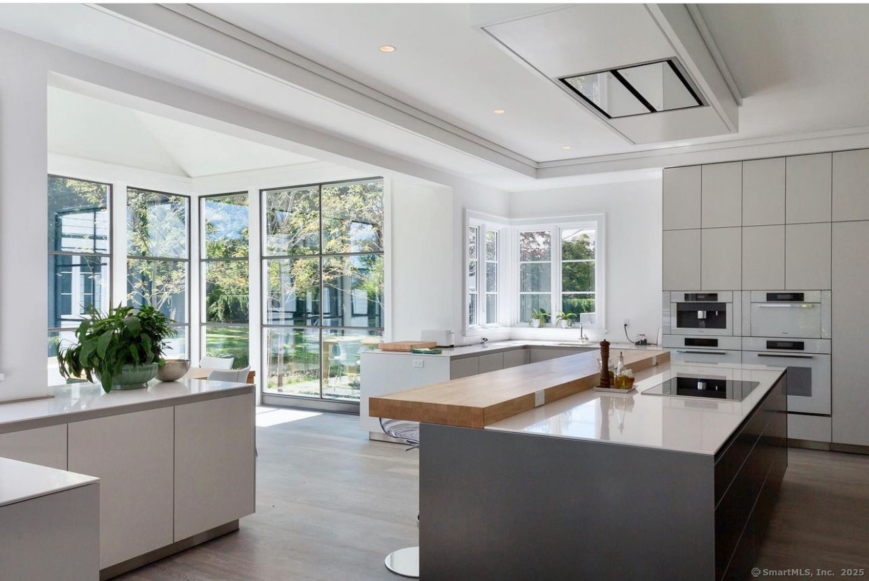 86 Maple Avenue South