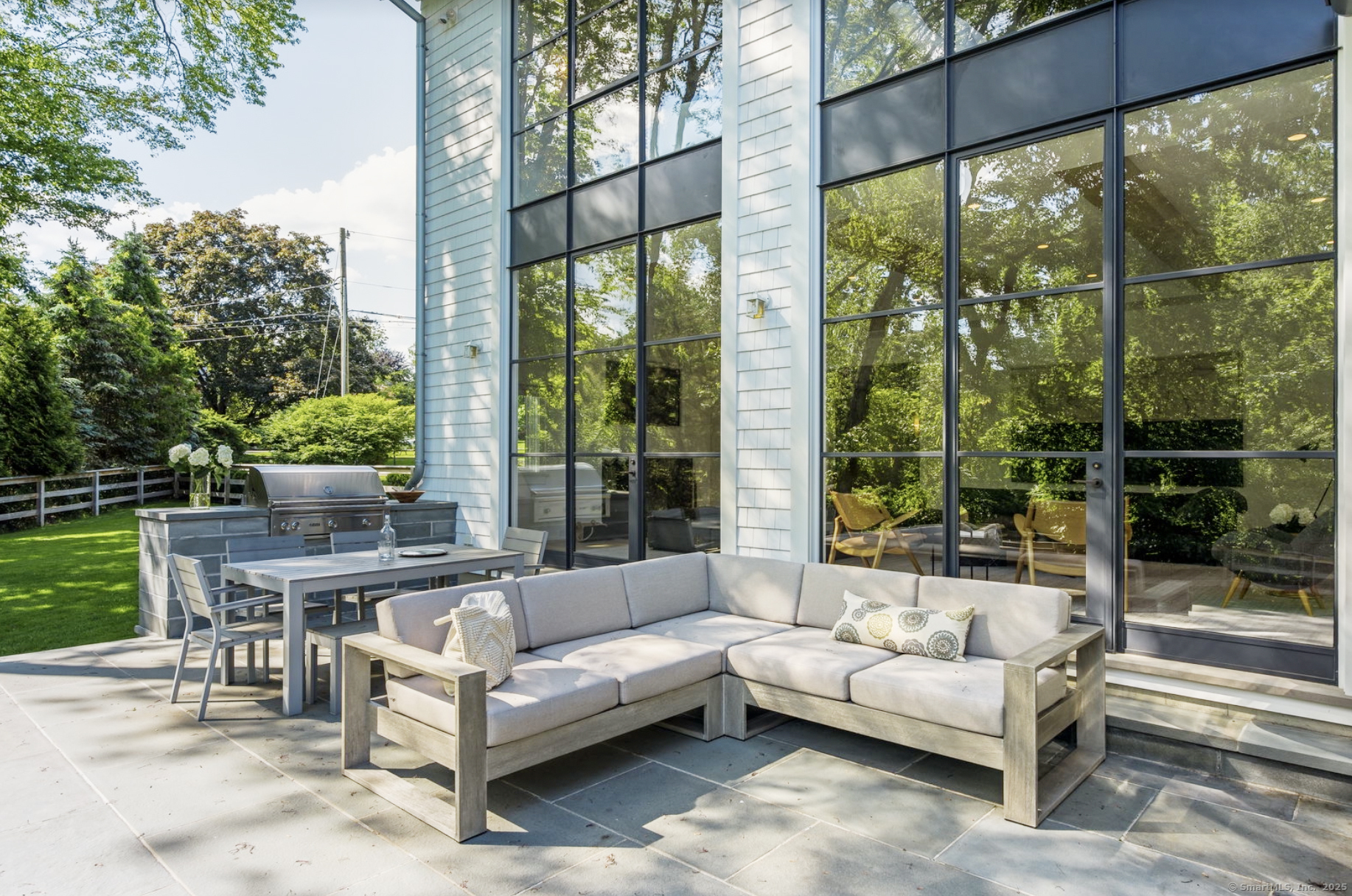 86 Maple Avenue South