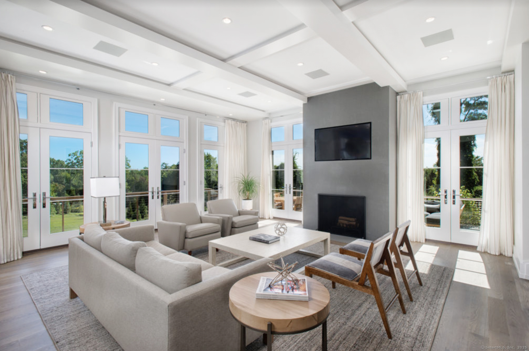 86 Maple Avenue South