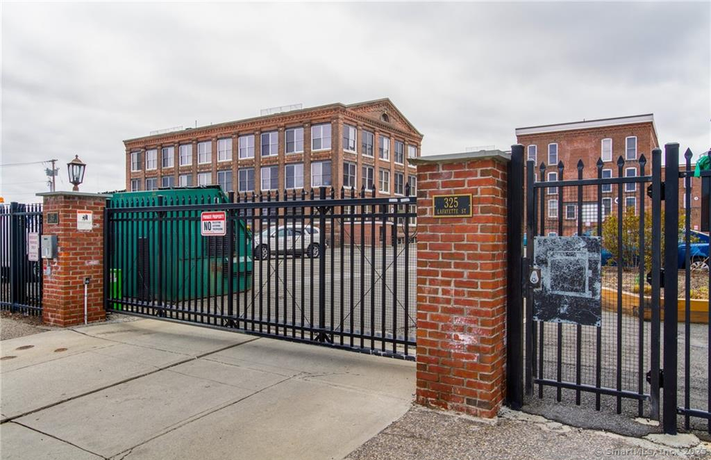 325 Lafayette Street 2204