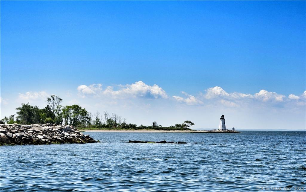 325 Lafayette Street 2204