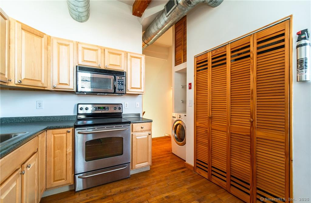 325 Lafayette Street 2204