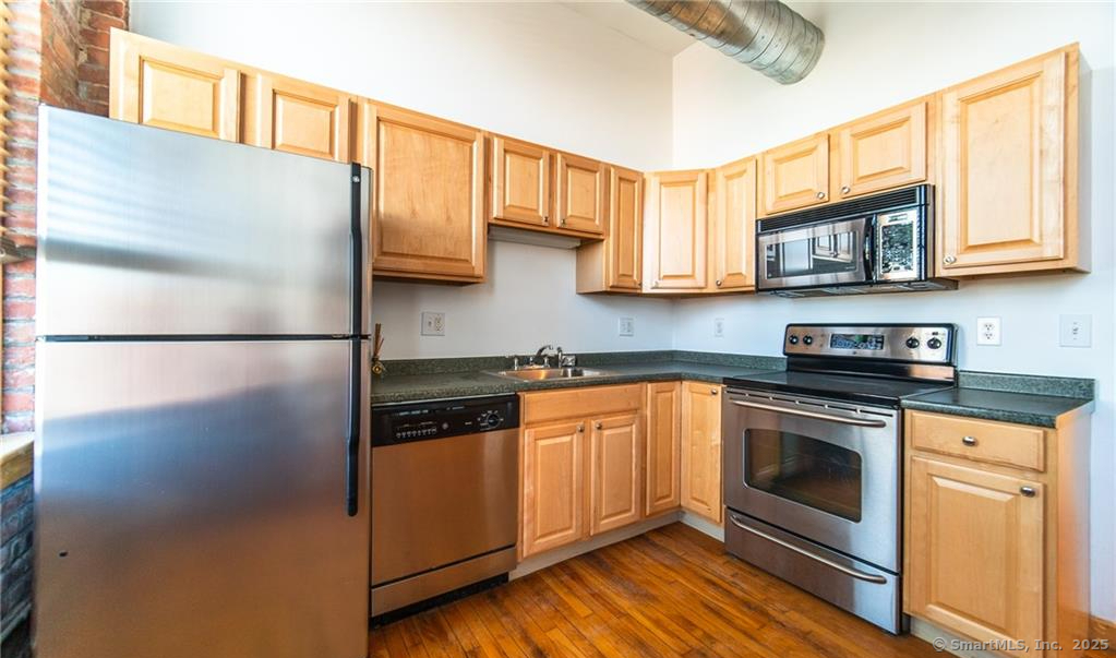 325 Lafayette Street 2204