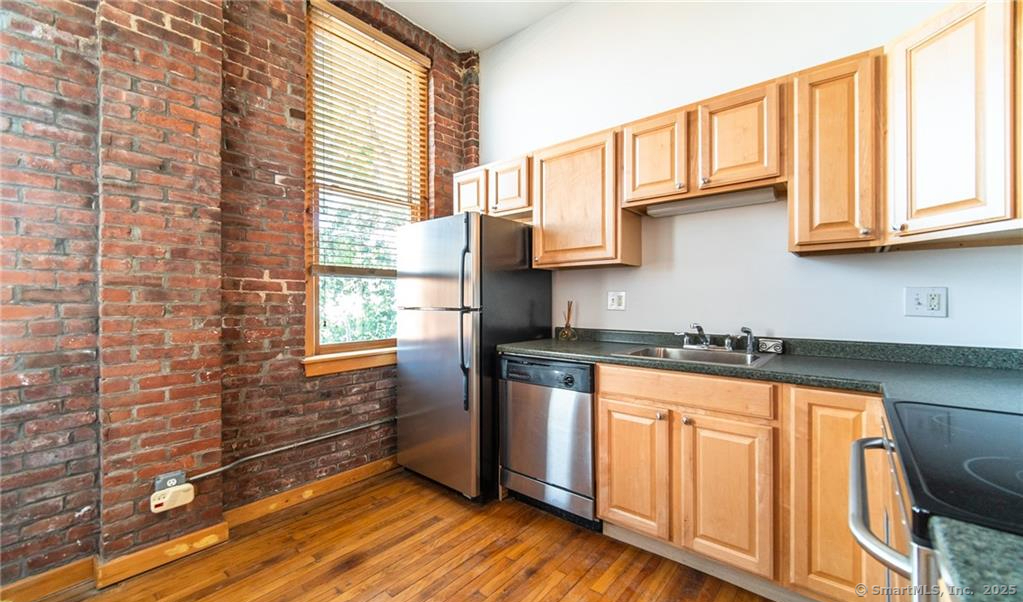 325 Lafayette Street 2204