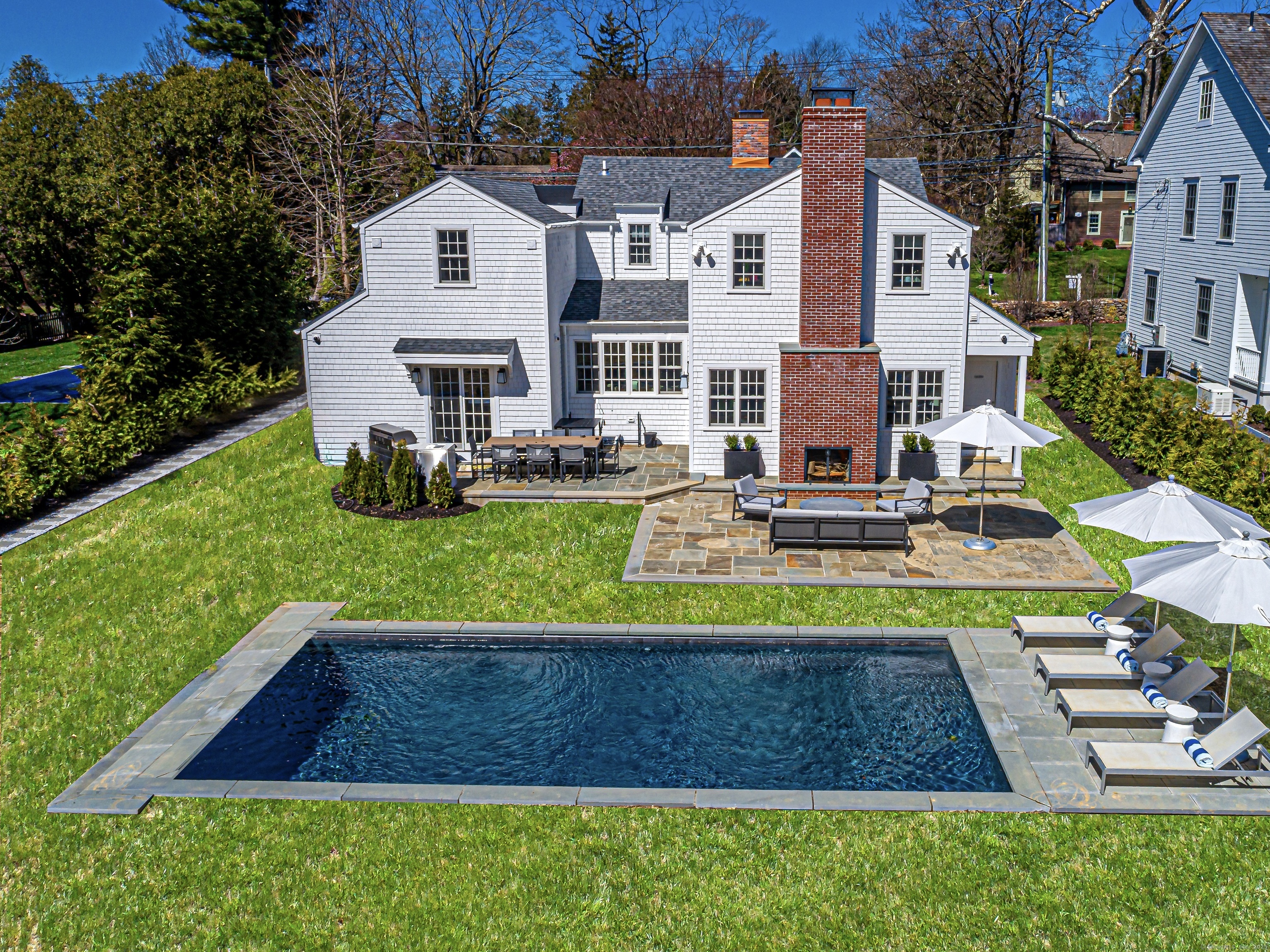 64 Kings Highway North