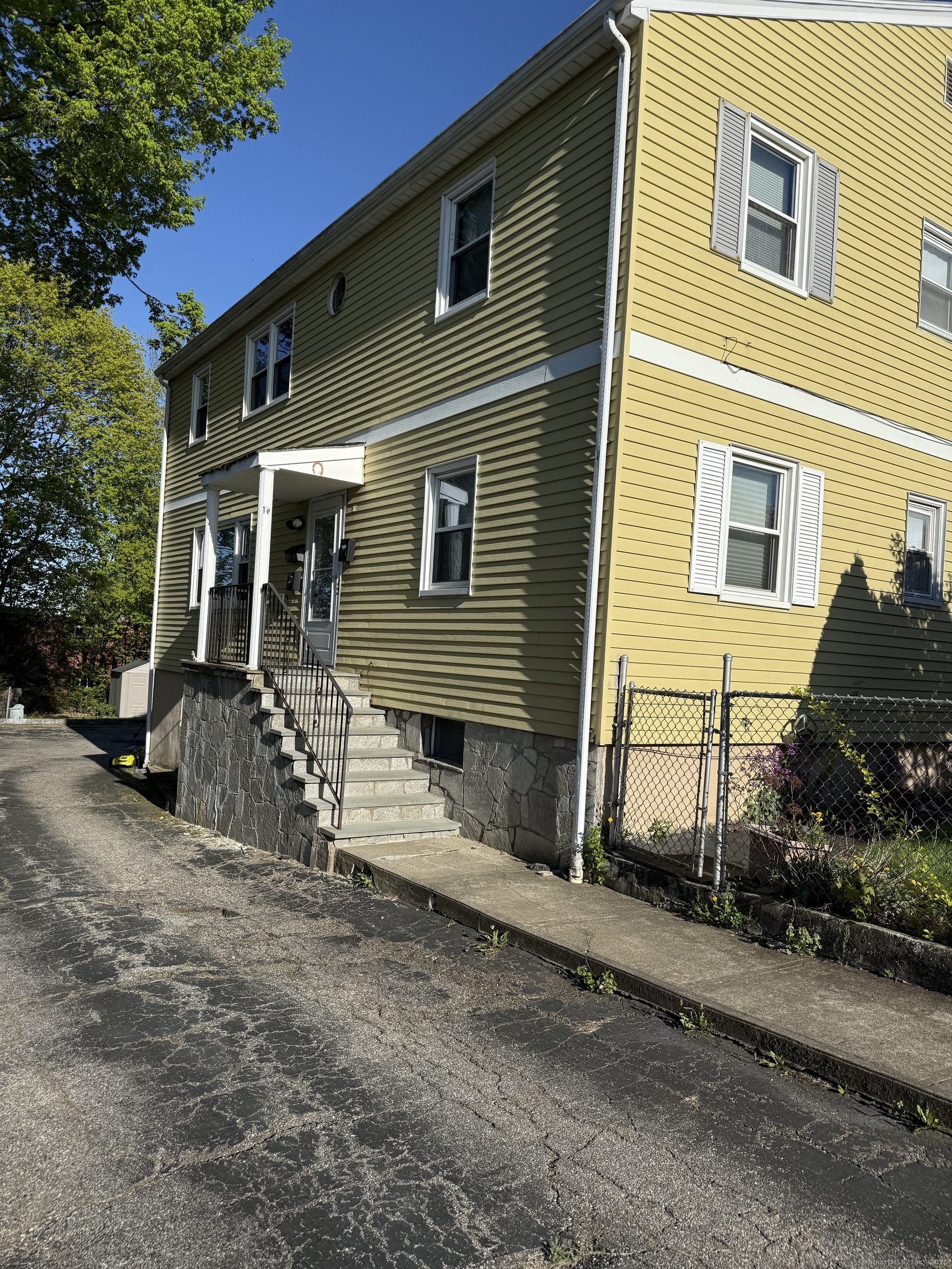 10 Fairview Avenue 2
