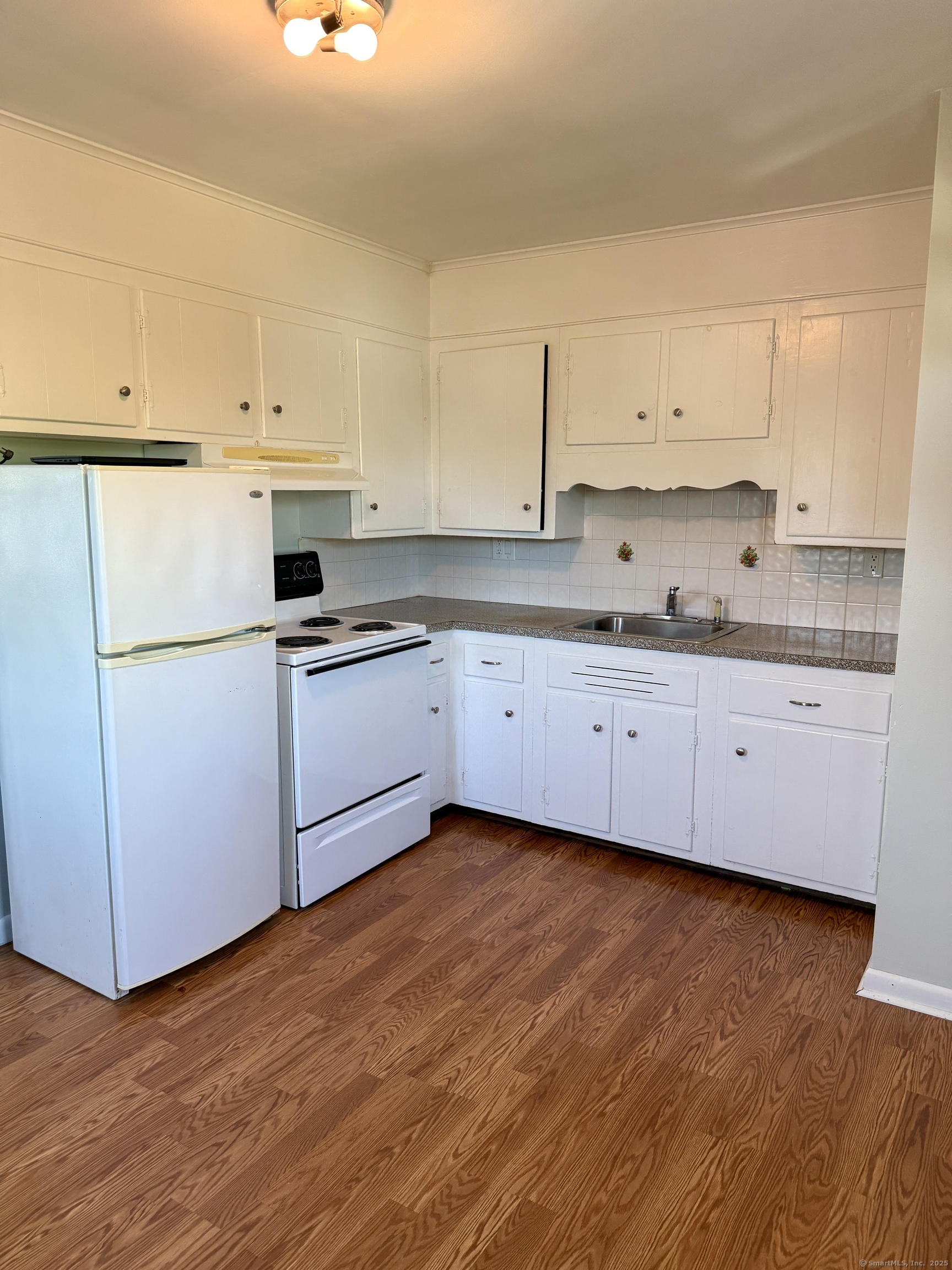 10 Fairview Avenue 2