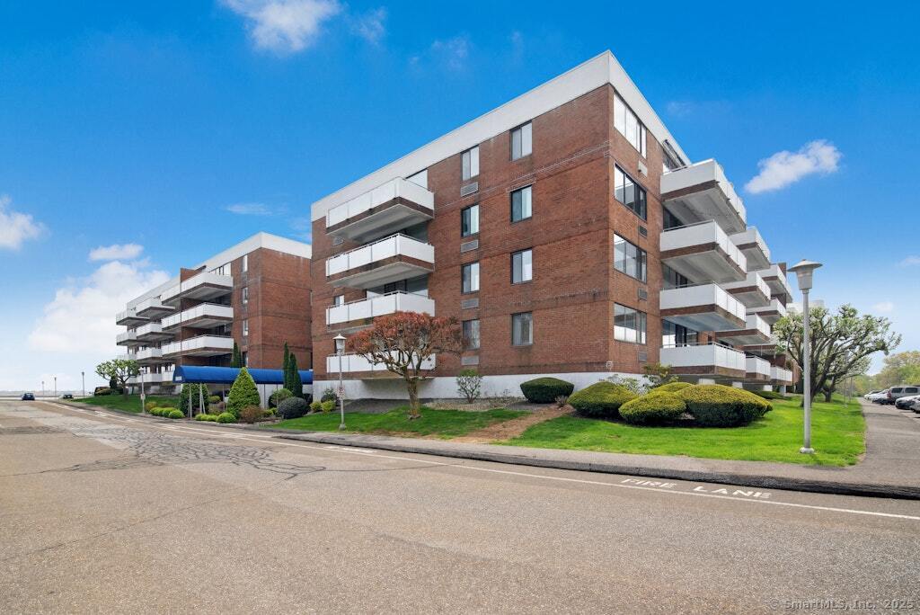 1460 Elm Street 319