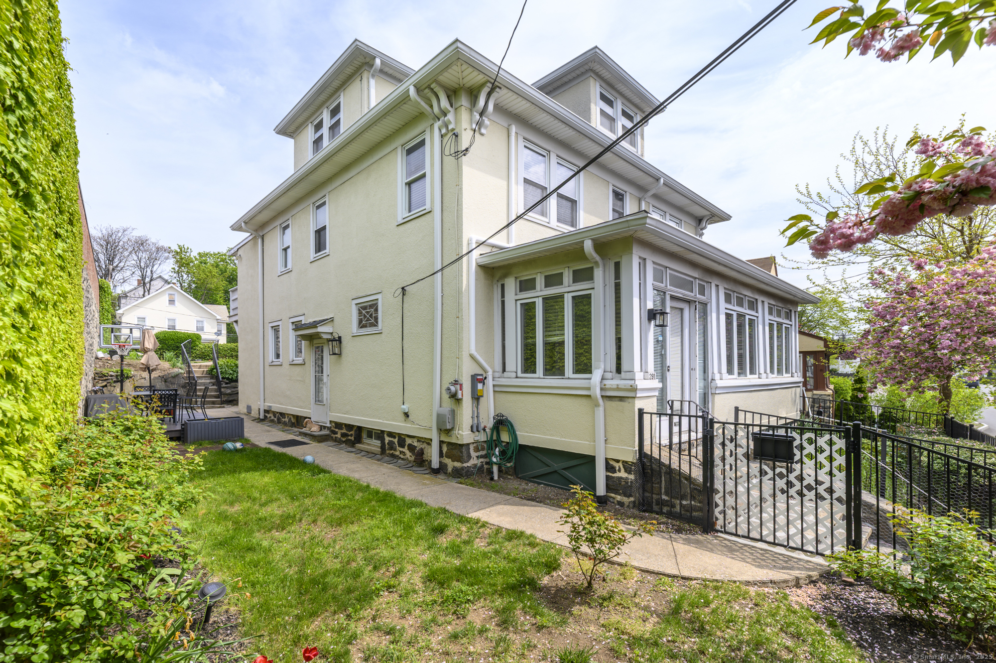 291 Delavan Avenue