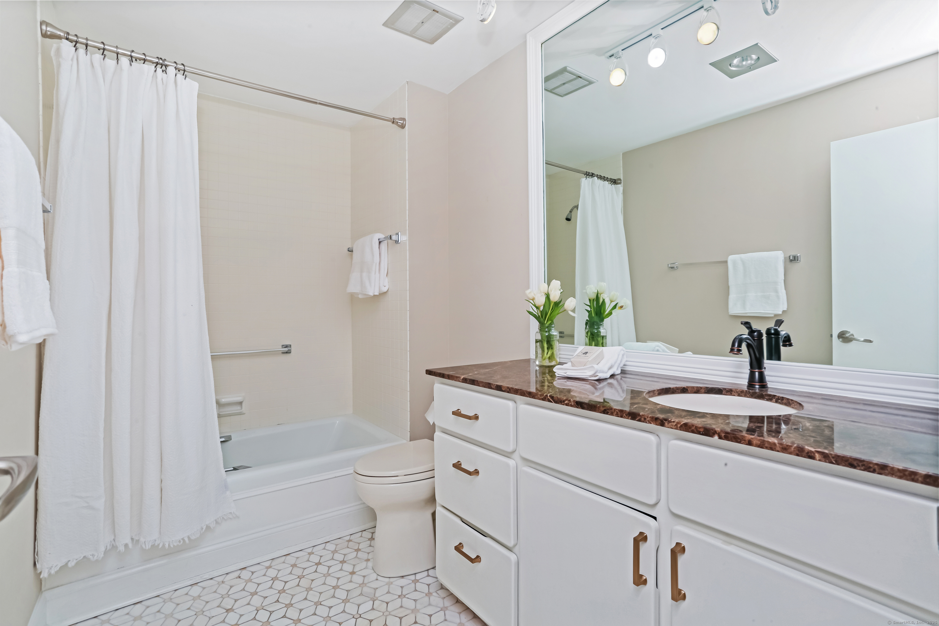 3200 Park Avenue 10A2