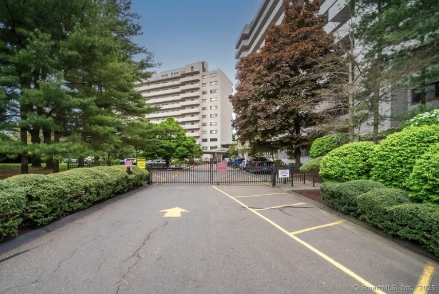 3200 Park Avenue 10A2