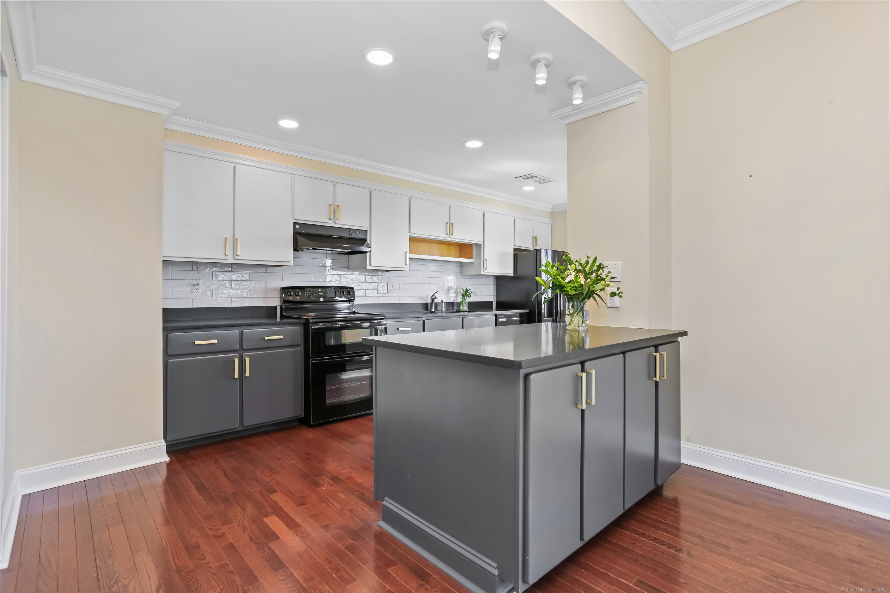 3200 Park Avenue 10A2