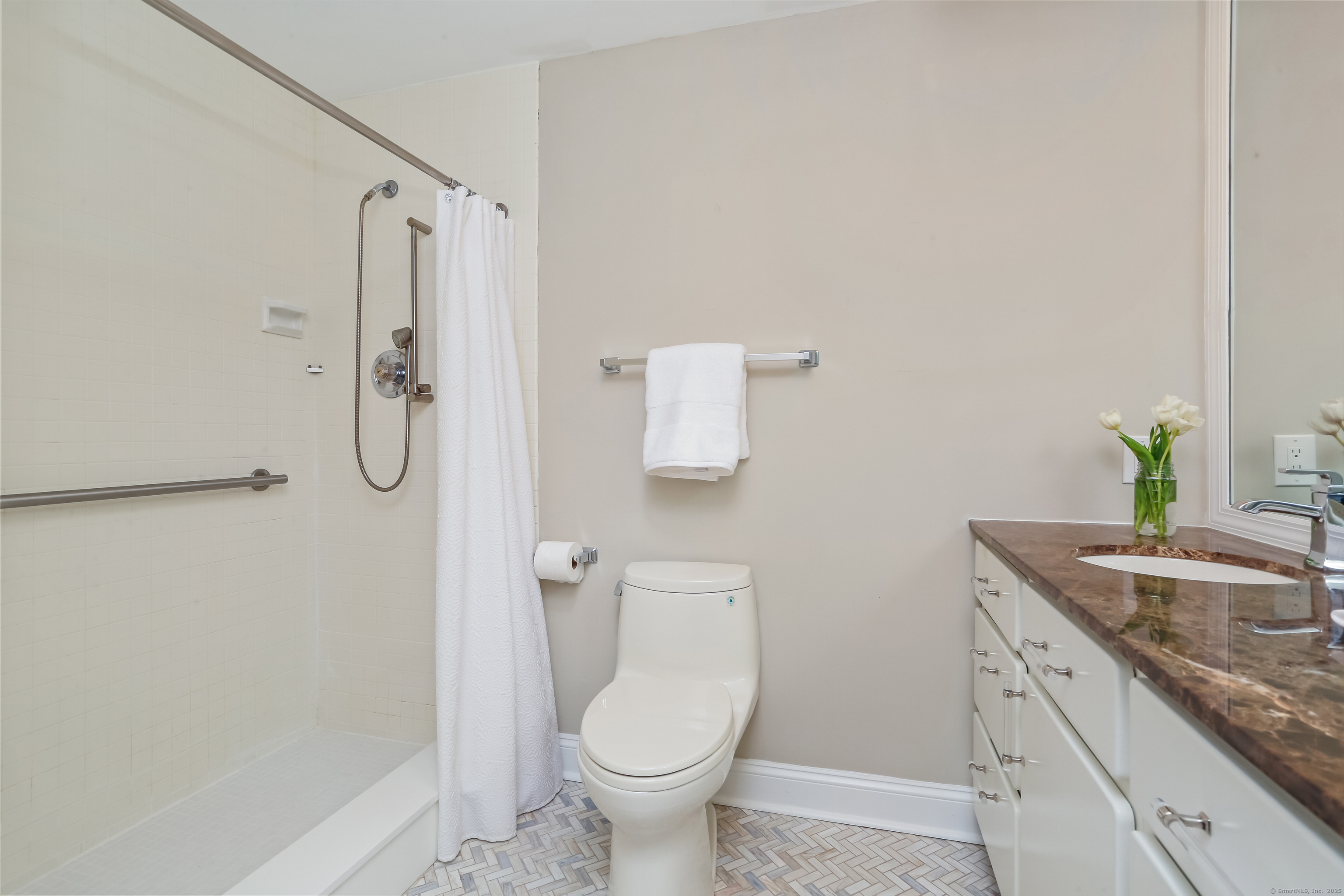 3200 Park Avenue 10A2