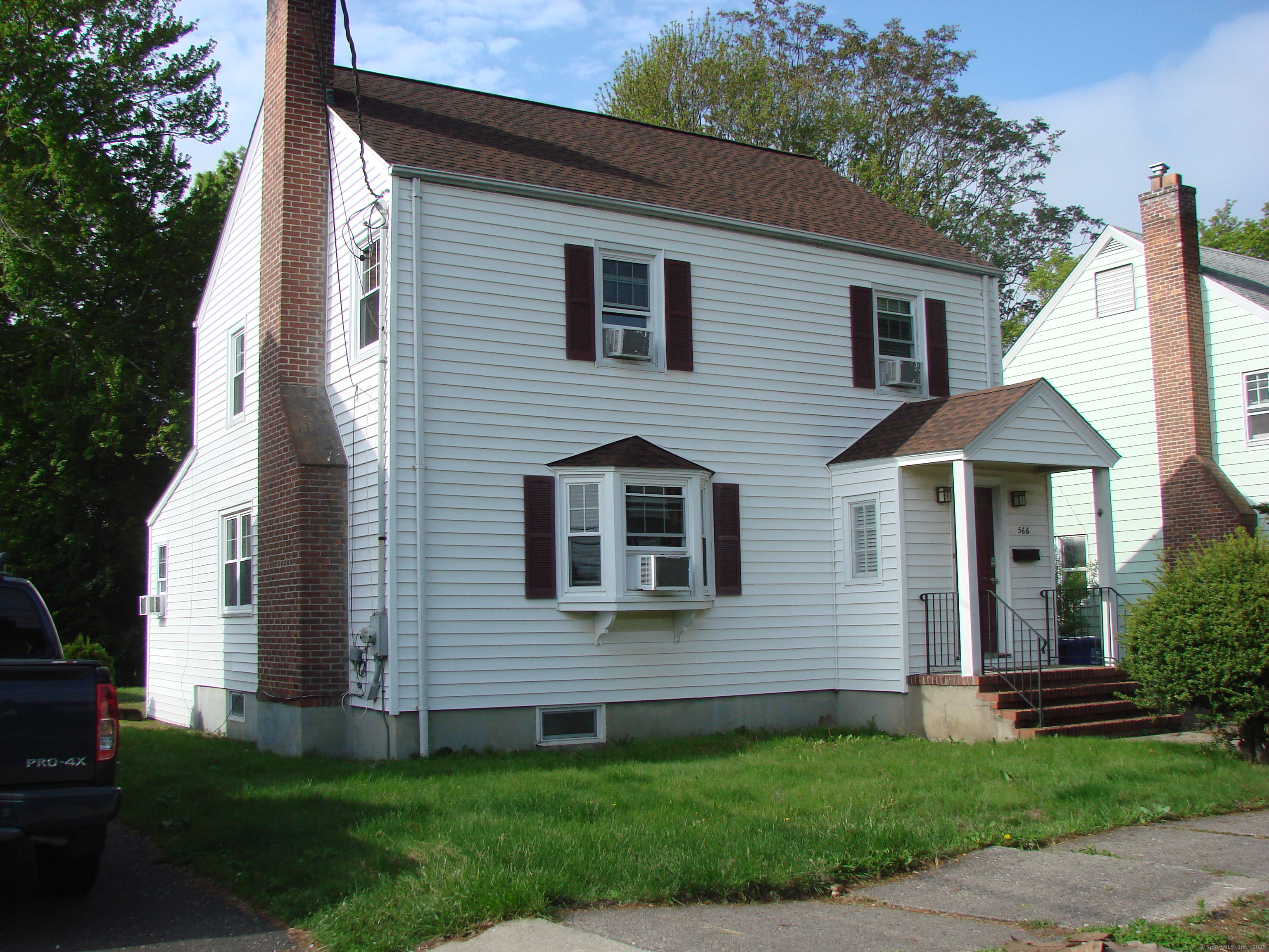 566 Savoy Street