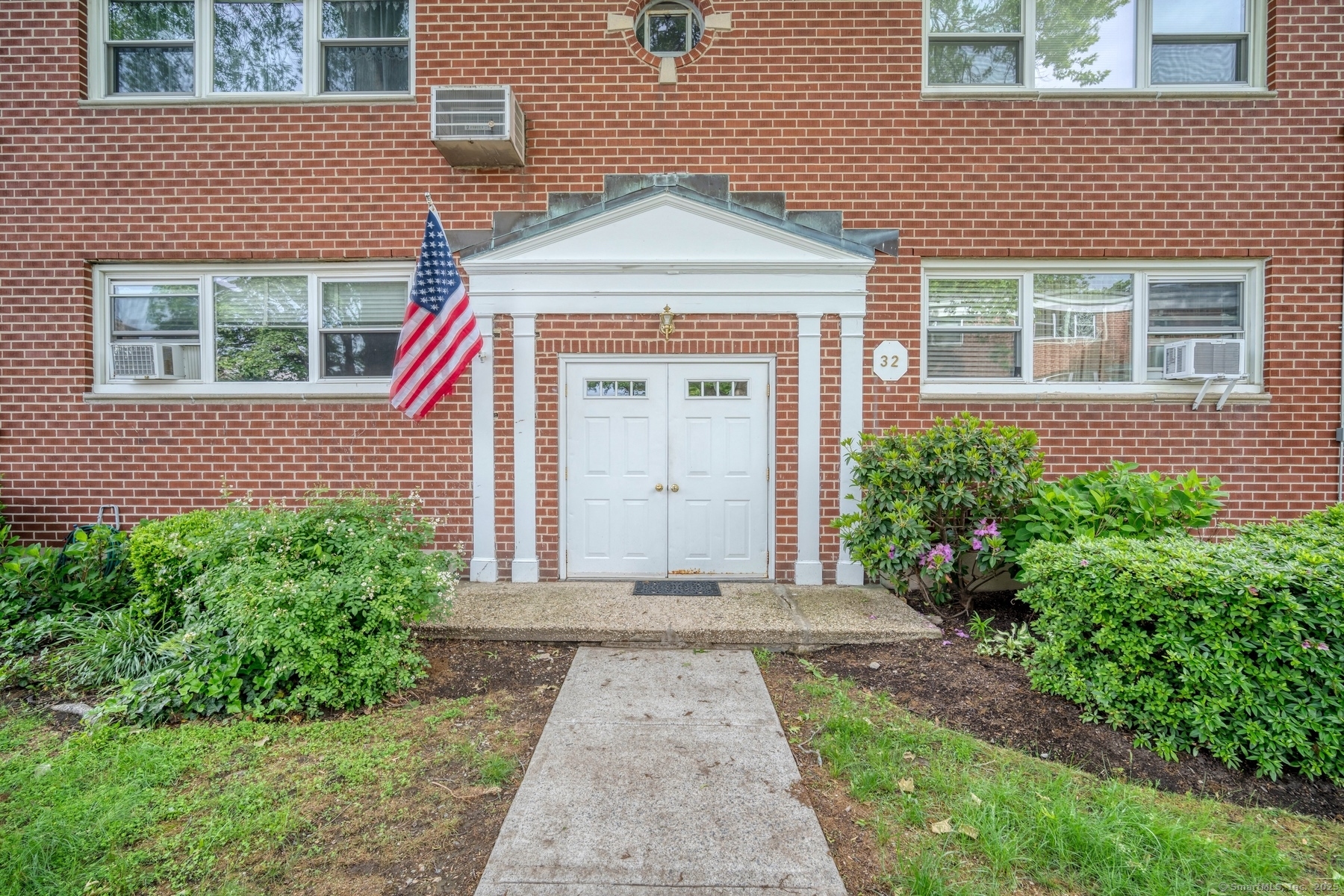 32 Courtland Avenue